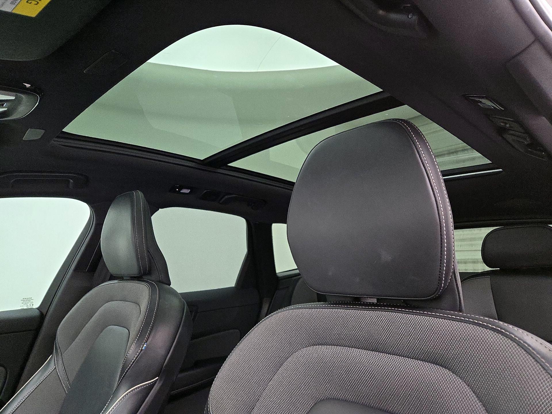 Thumbnail: 2022 Volvo XC60 - 20
