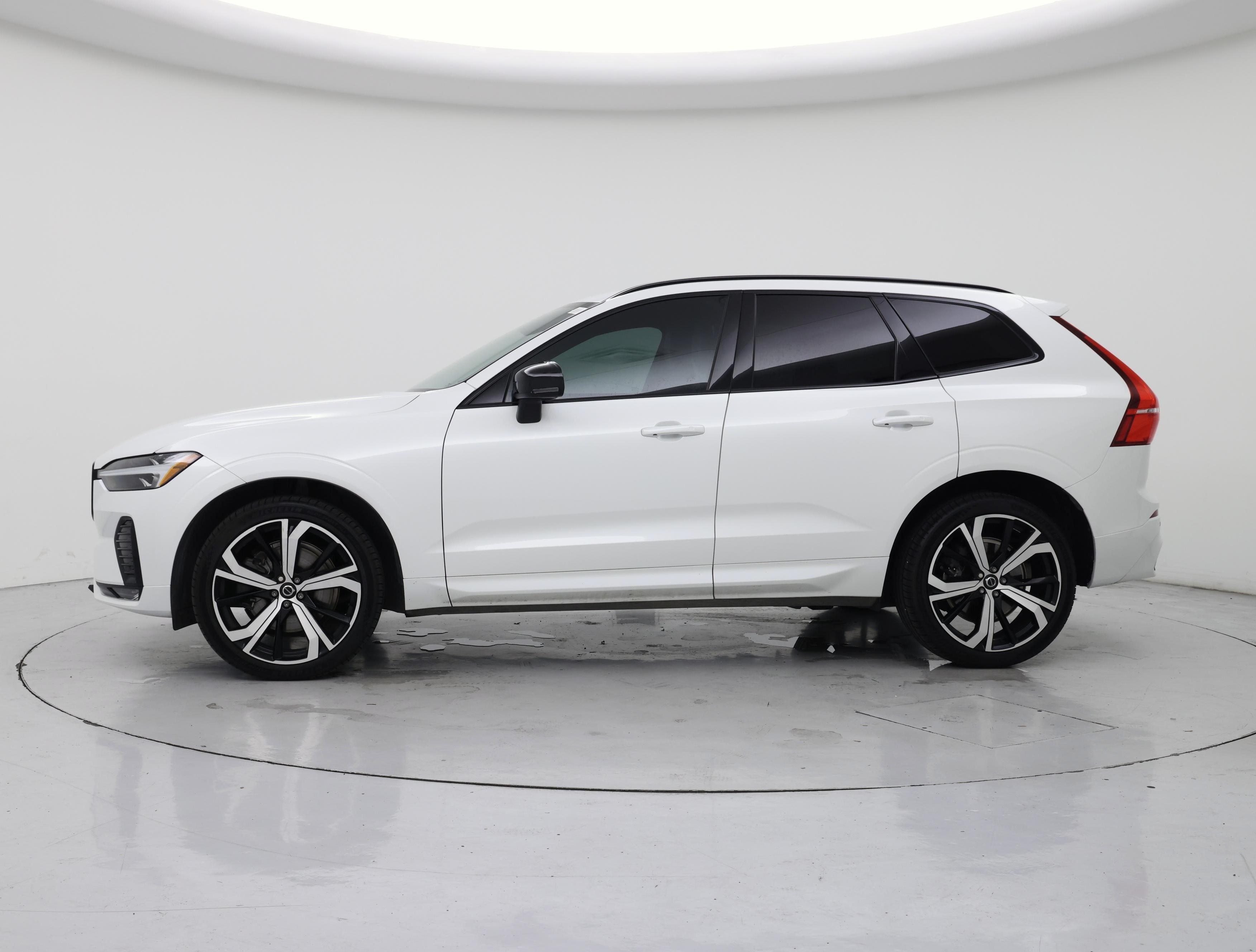 Thumbnail: 2022 Volvo XC60 - 3
