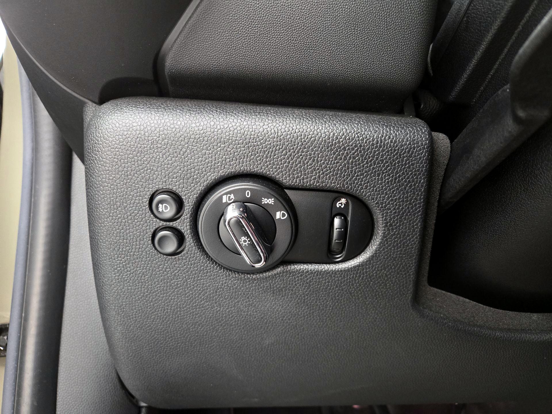 Thumbnail: 2019 MINI Cooper Hardtop - 13