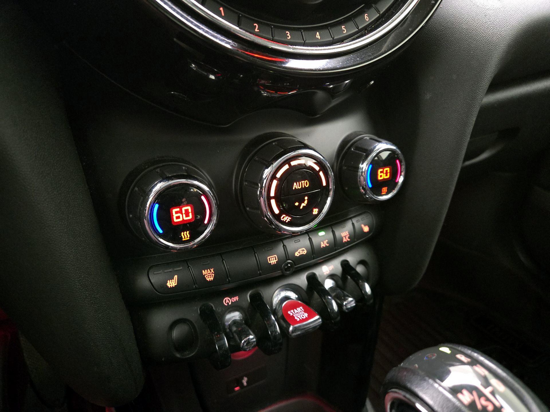 Thumbnail: 2019 MINI Cooper Hardtop - 16