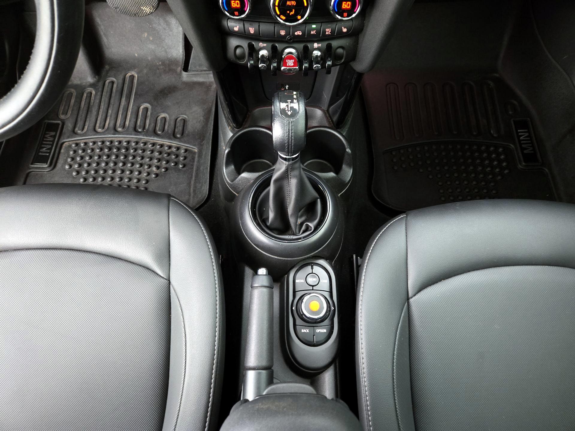 Thumbnail: 2019 MINI Cooper Hardtop - 17