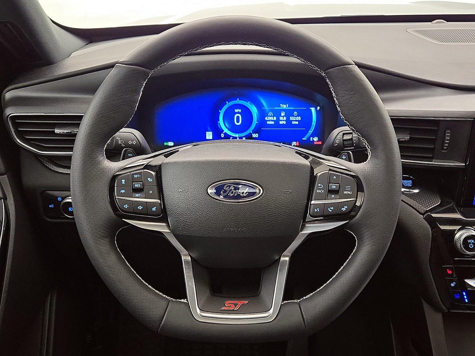 2023 Ford Explorer ST - Photo 11