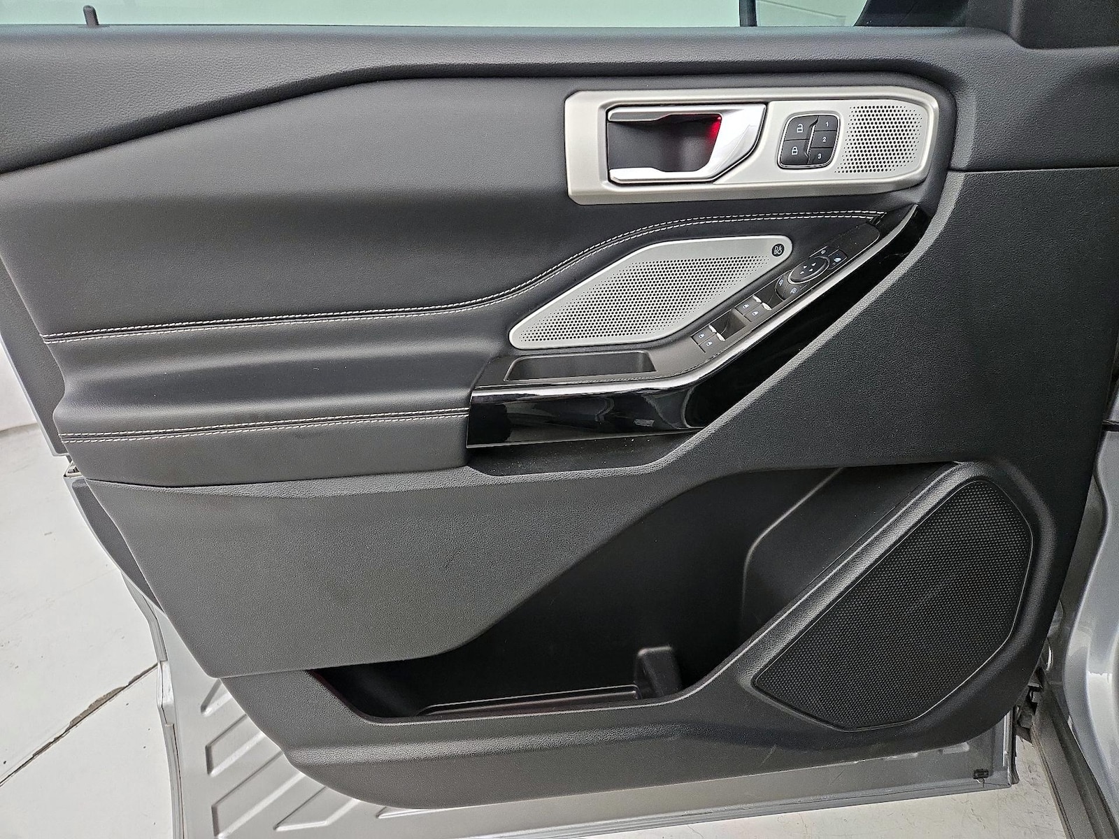 2023 Ford Explorer ST - Photo 13