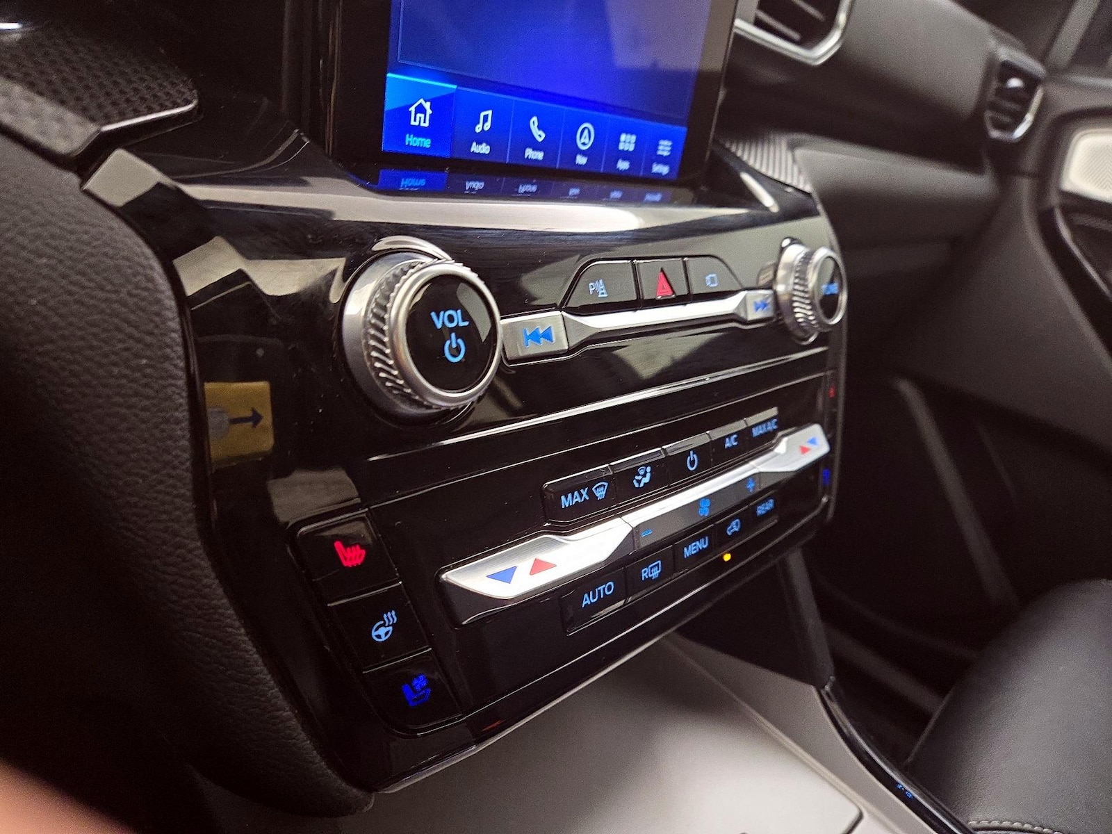 2023 Ford Explorer ST - Photo 18