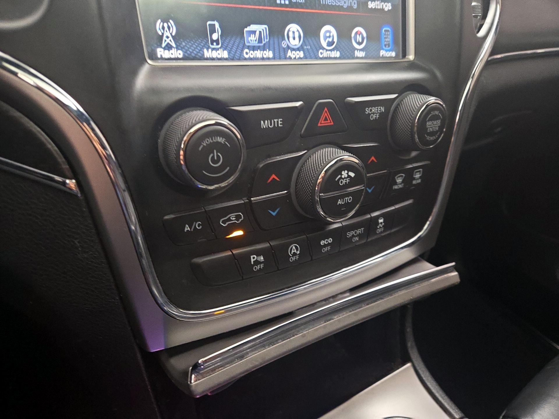 Thumbnail: 2018 Jeep Grand Cherokee - 17