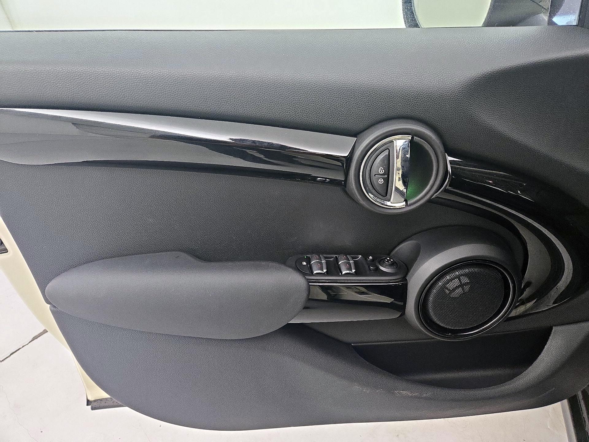 Thumbnail: 2019 MINI Cooper Hardtop - 12