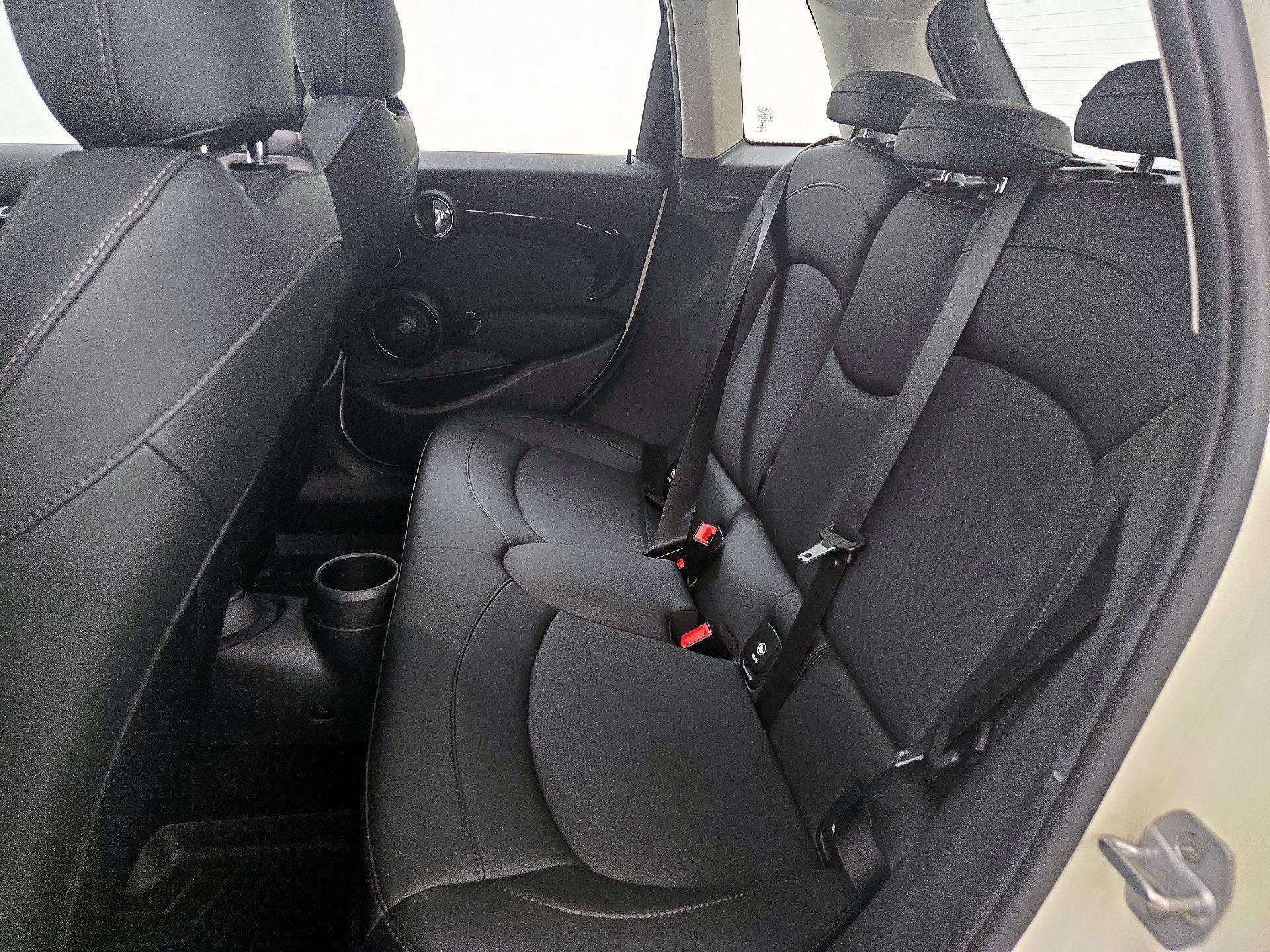 Thumbnail: 2019 MINI Cooper Hardtop - 20