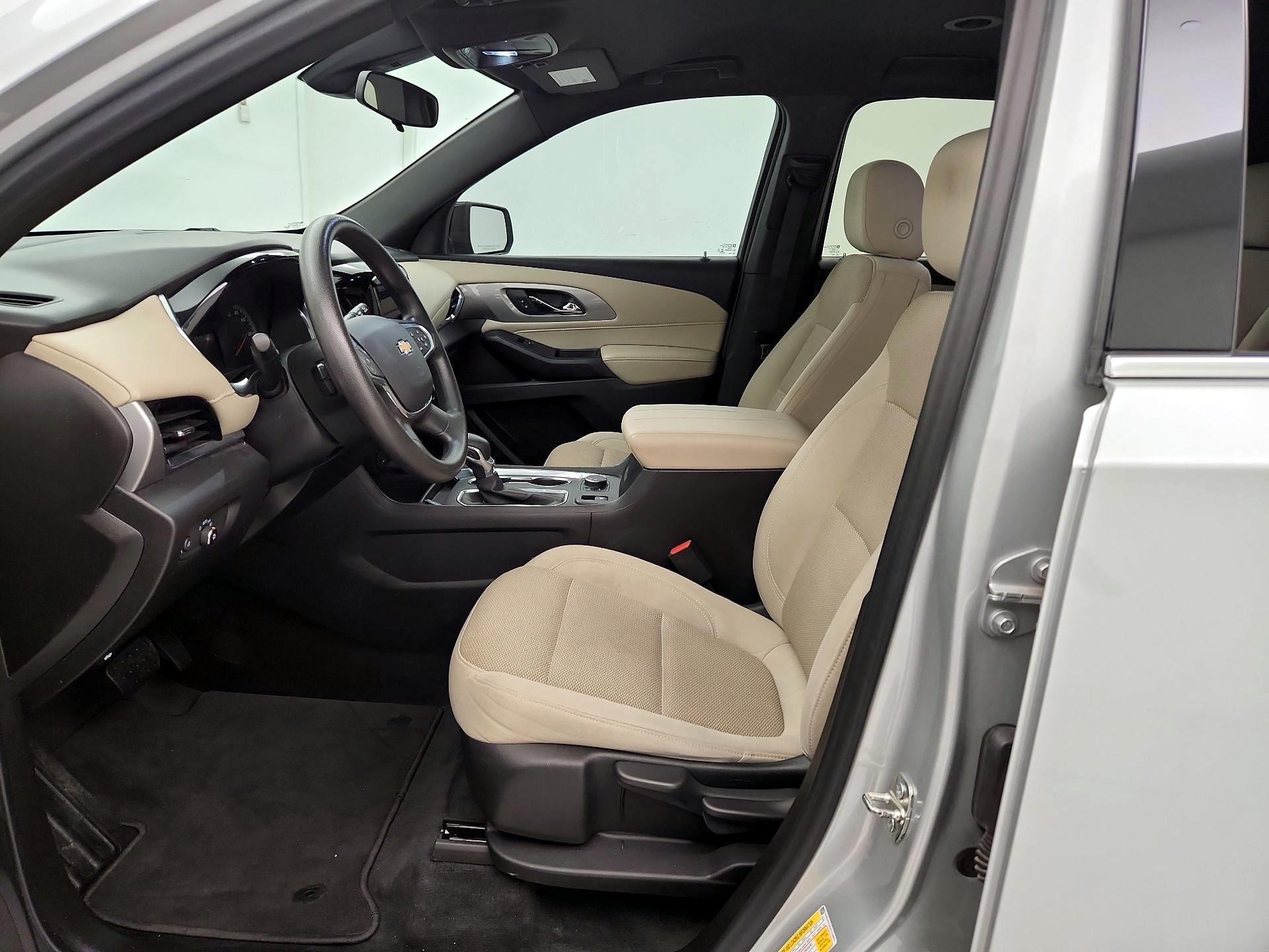 Thumbnail: 2022 Chevrolet Traverse - 11