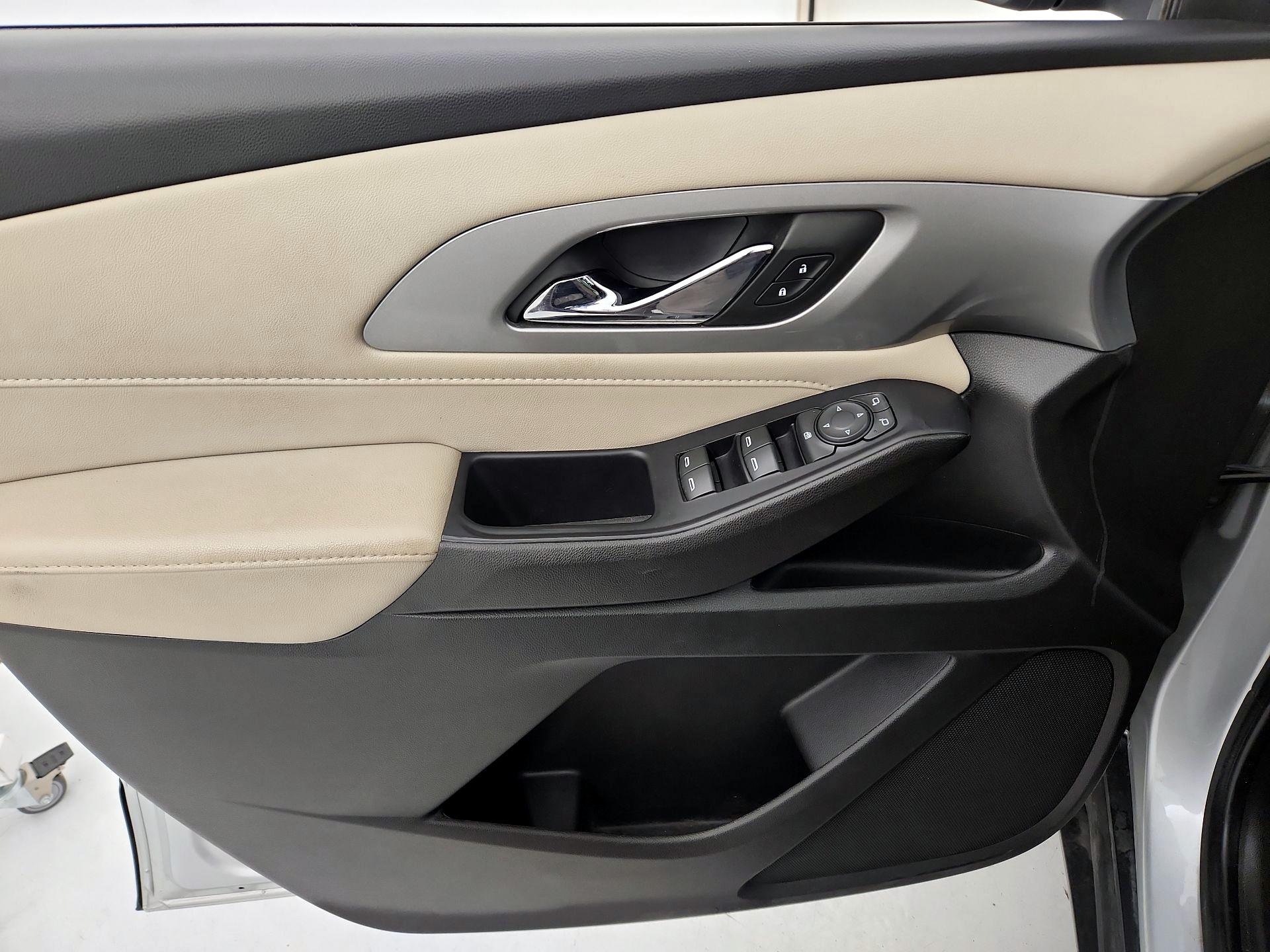 Thumbnail: 2022 Chevrolet Traverse - 12