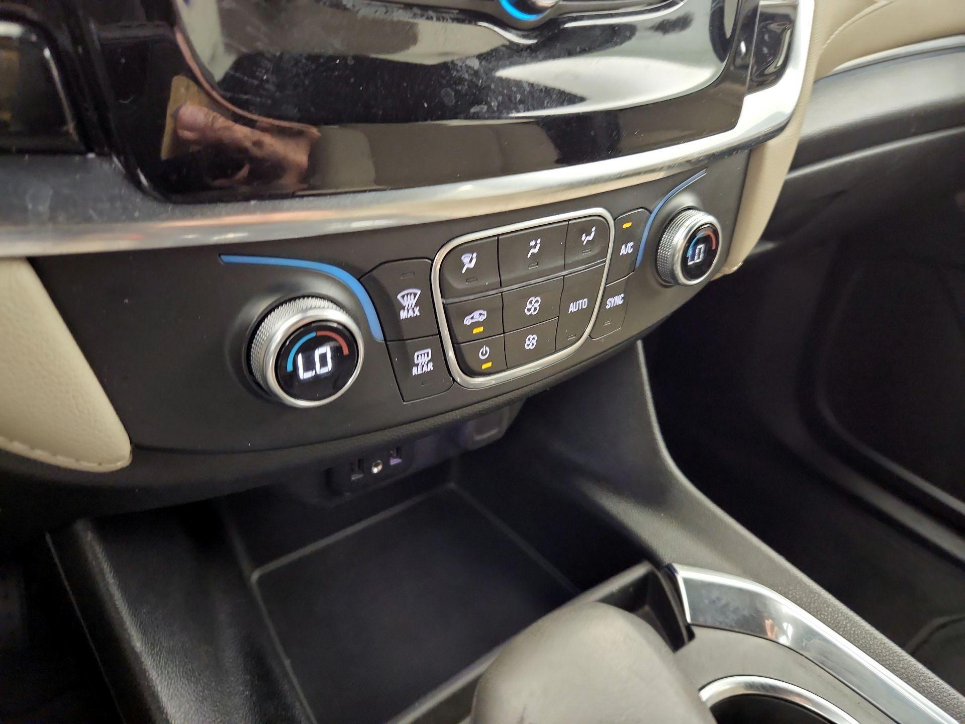 Thumbnail: 2022 Chevrolet Traverse - 16