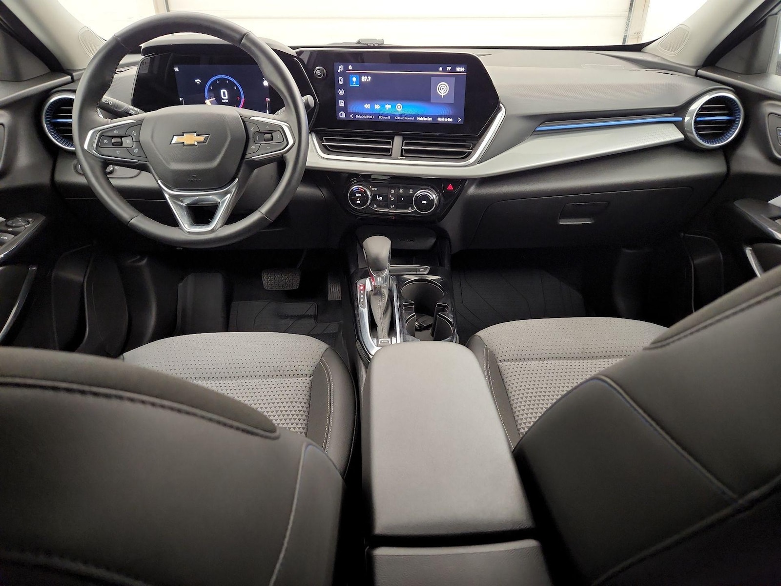 2025 Chevrolet Trax LT - Photo 10