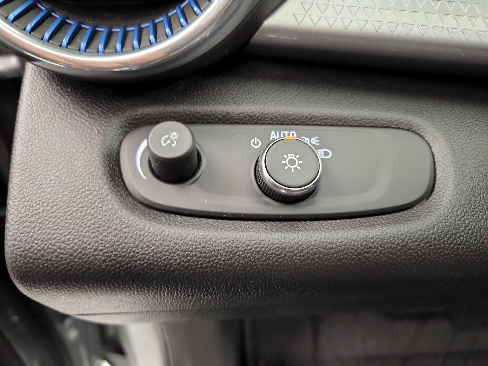 2025 Chevrolet Trax LT - Photo 14