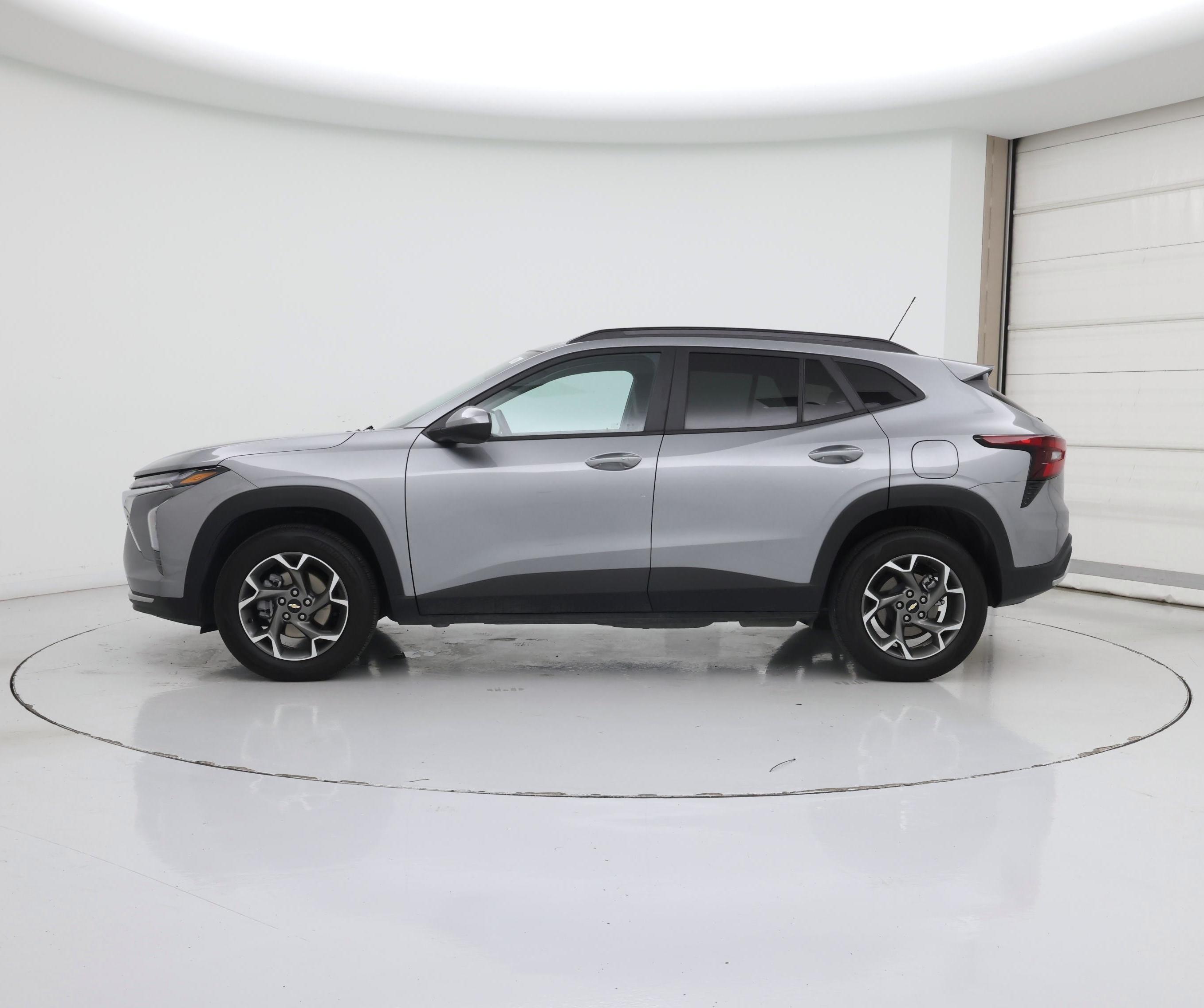 Thumbnail: 2025 Chevrolet Trax - 3