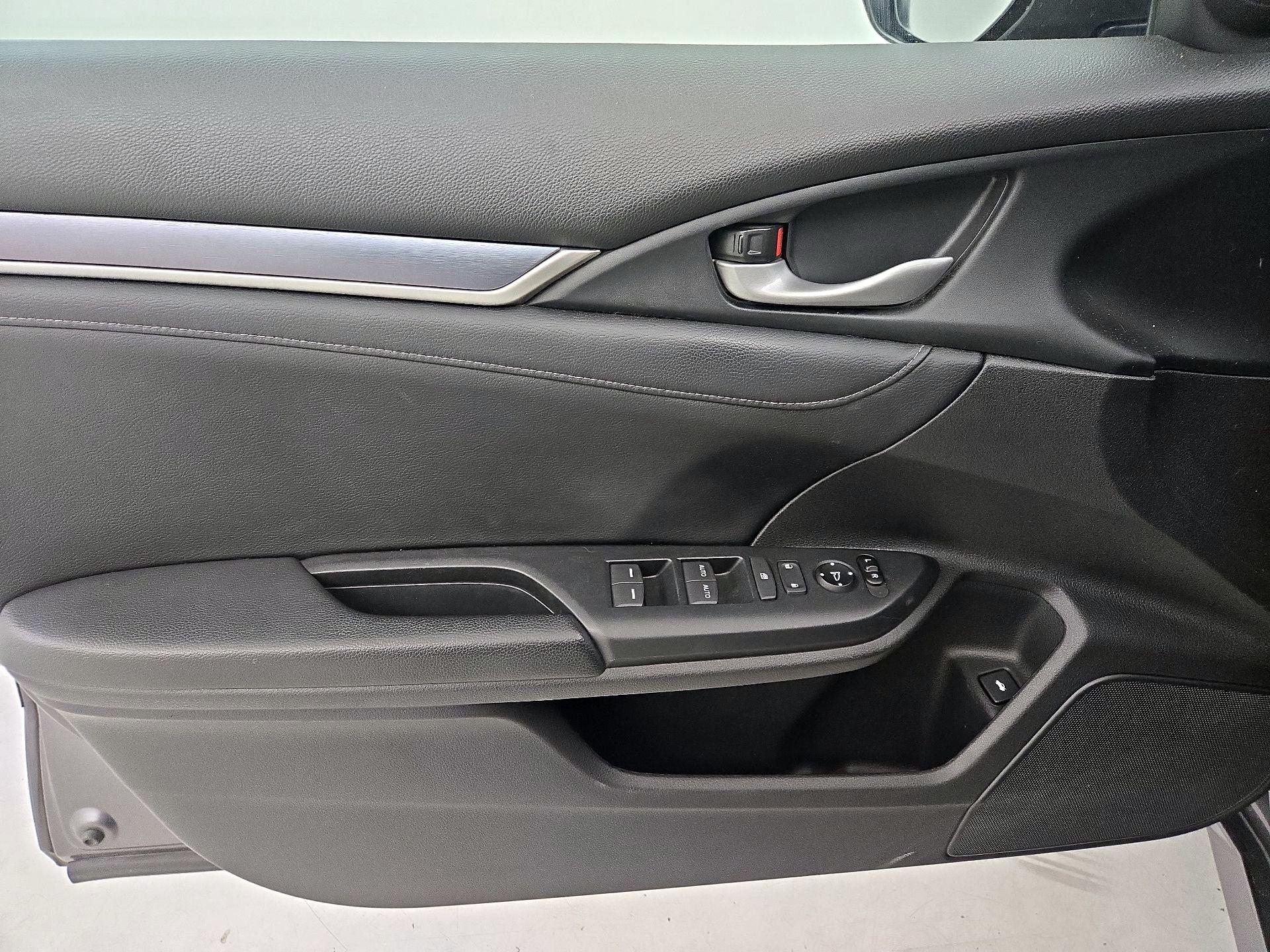 Thumbnail: 2016 Honda Civic - 12