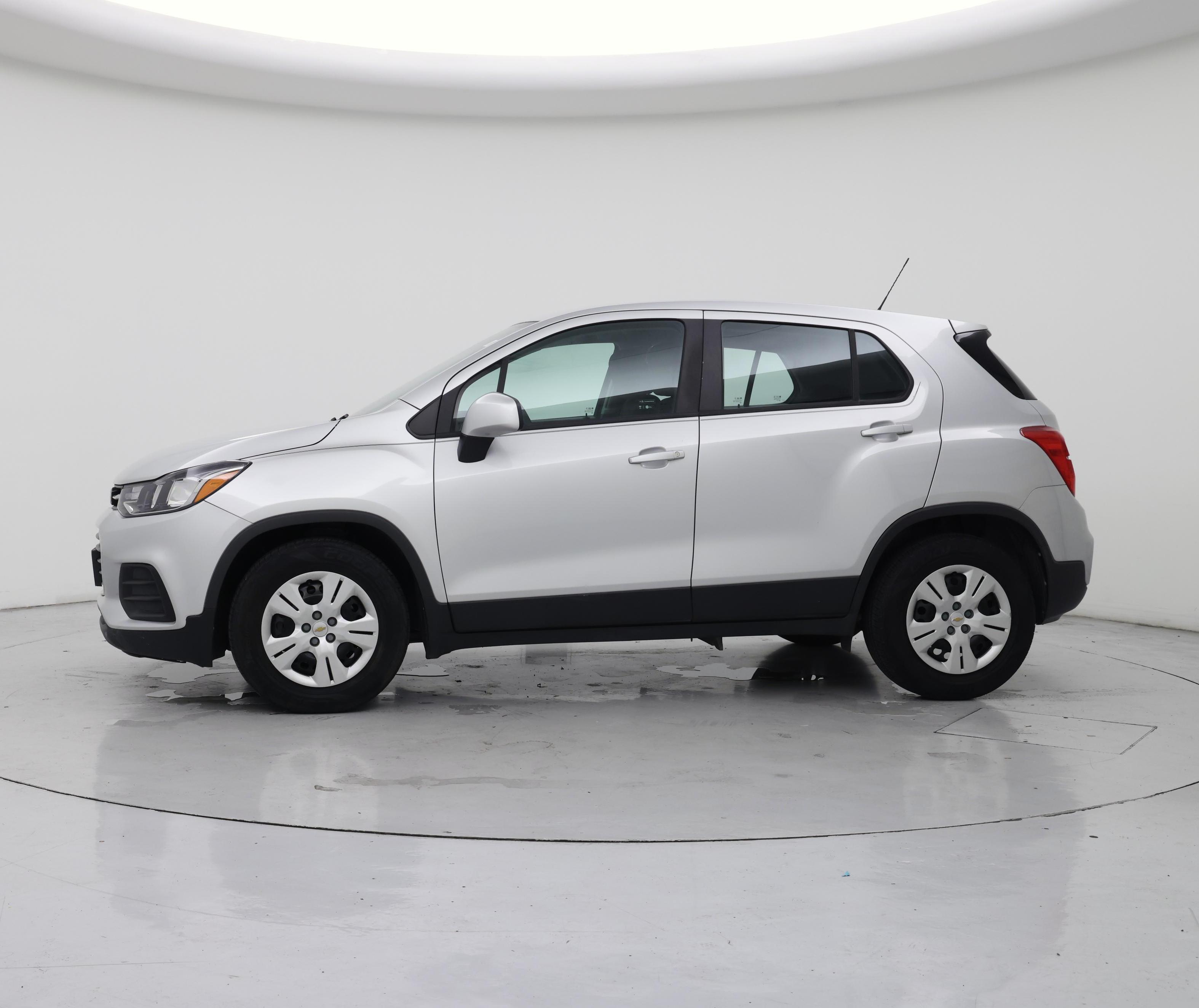 Thumbnail: 2018 Chevrolet Trax - 3