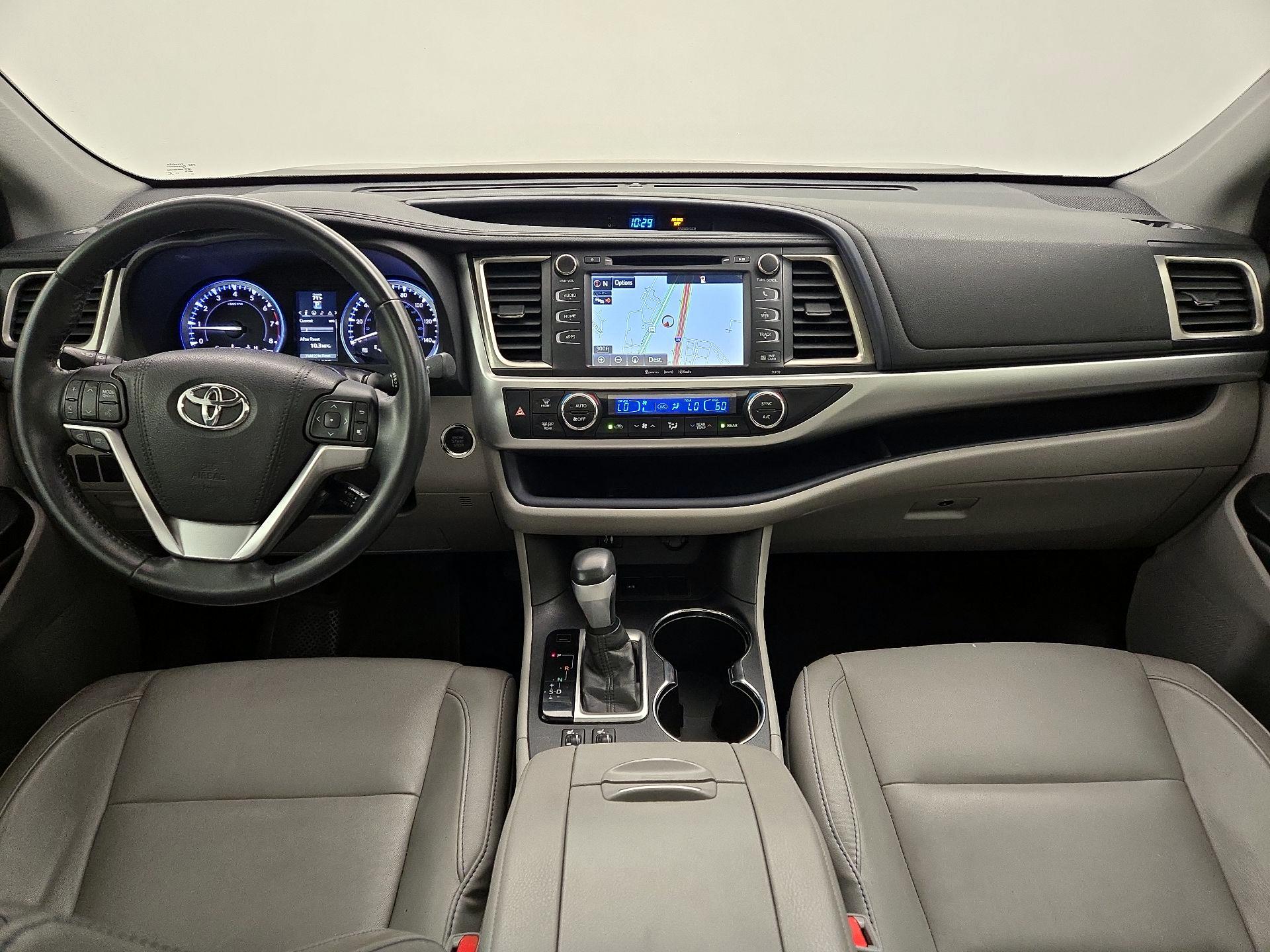 Thumbnail: 2016 Toyota Highlander - 9