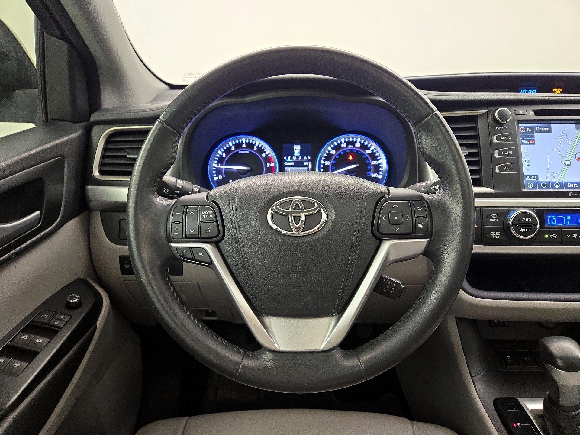 Thumbnail: 2016 Toyota Highlander - 10