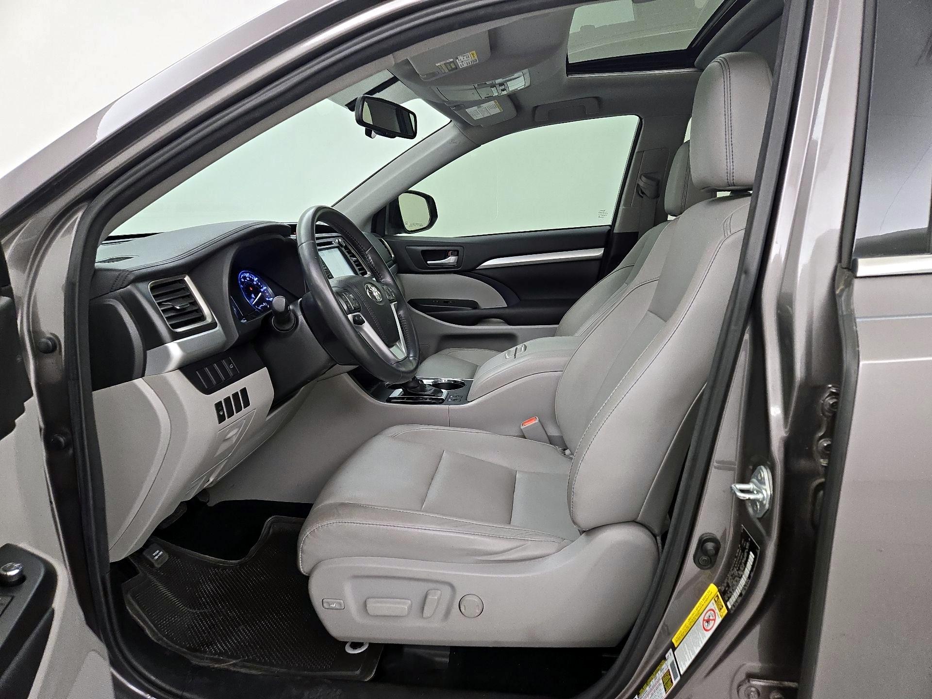 Thumbnail: 2016 Toyota Highlander - 11