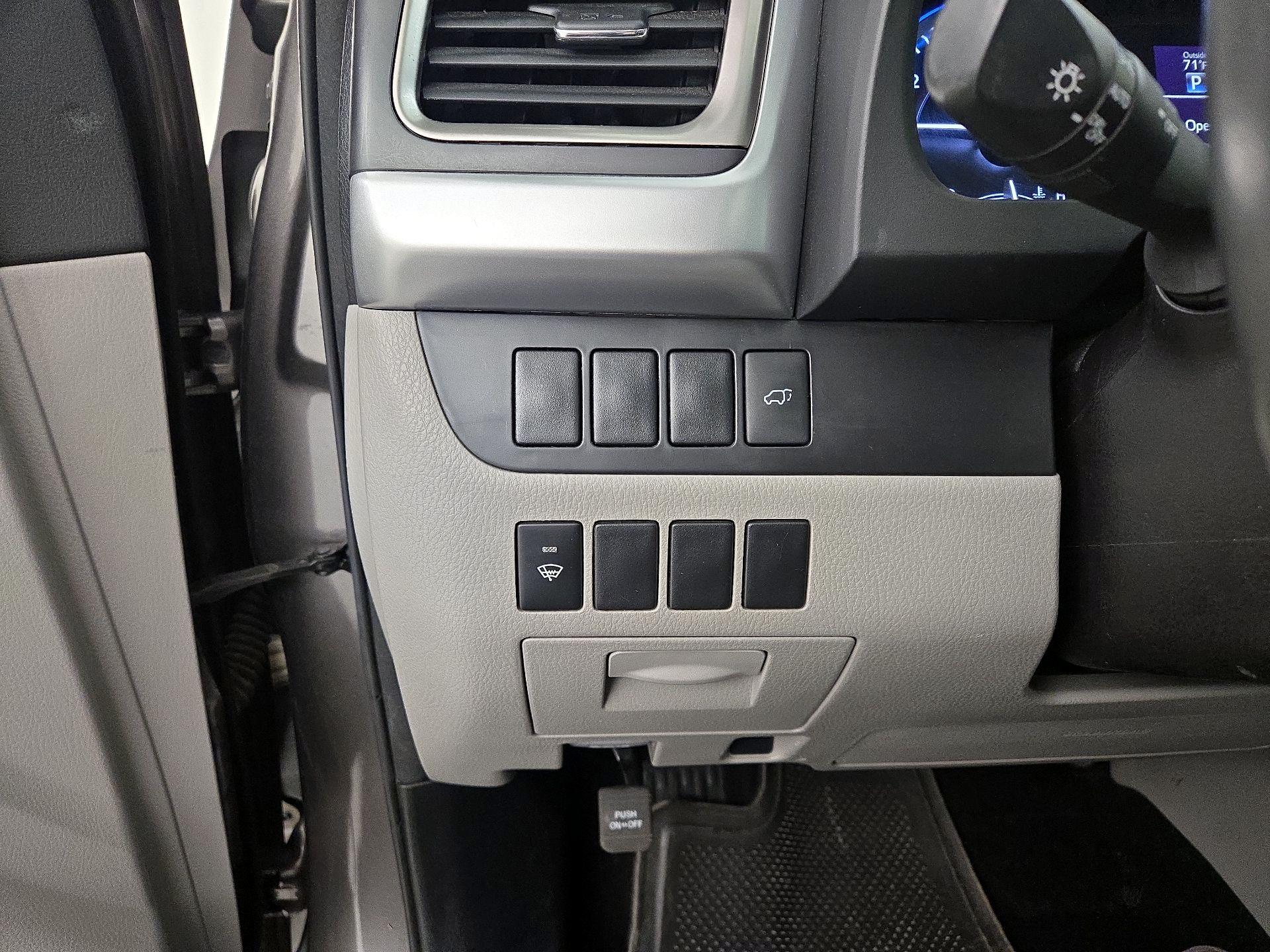 Thumbnail: 2016 Toyota Highlander - 13