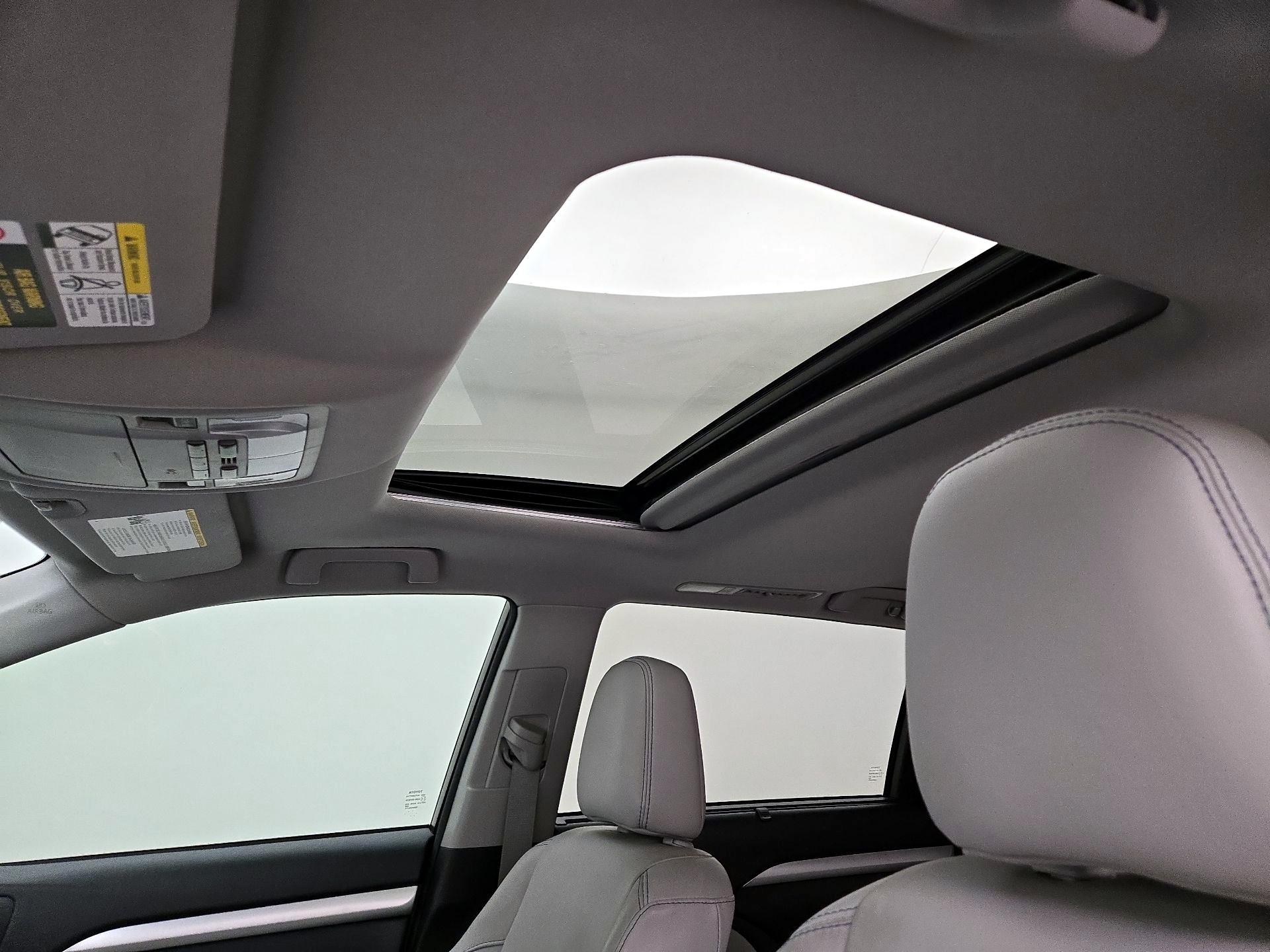 Thumbnail: 2016 Toyota Highlander - 20