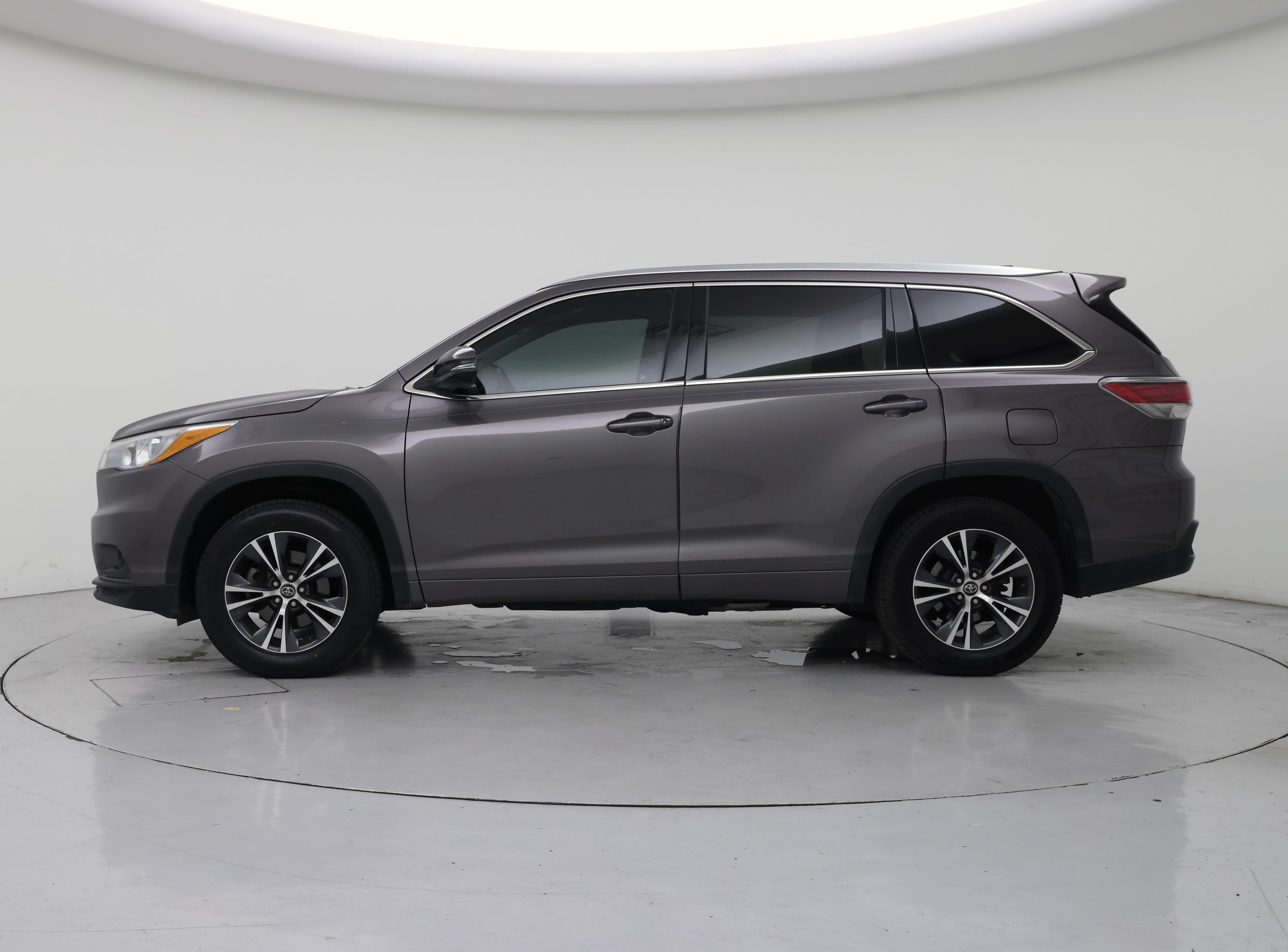 Thumbnail: 2016 Toyota Highlander - 3