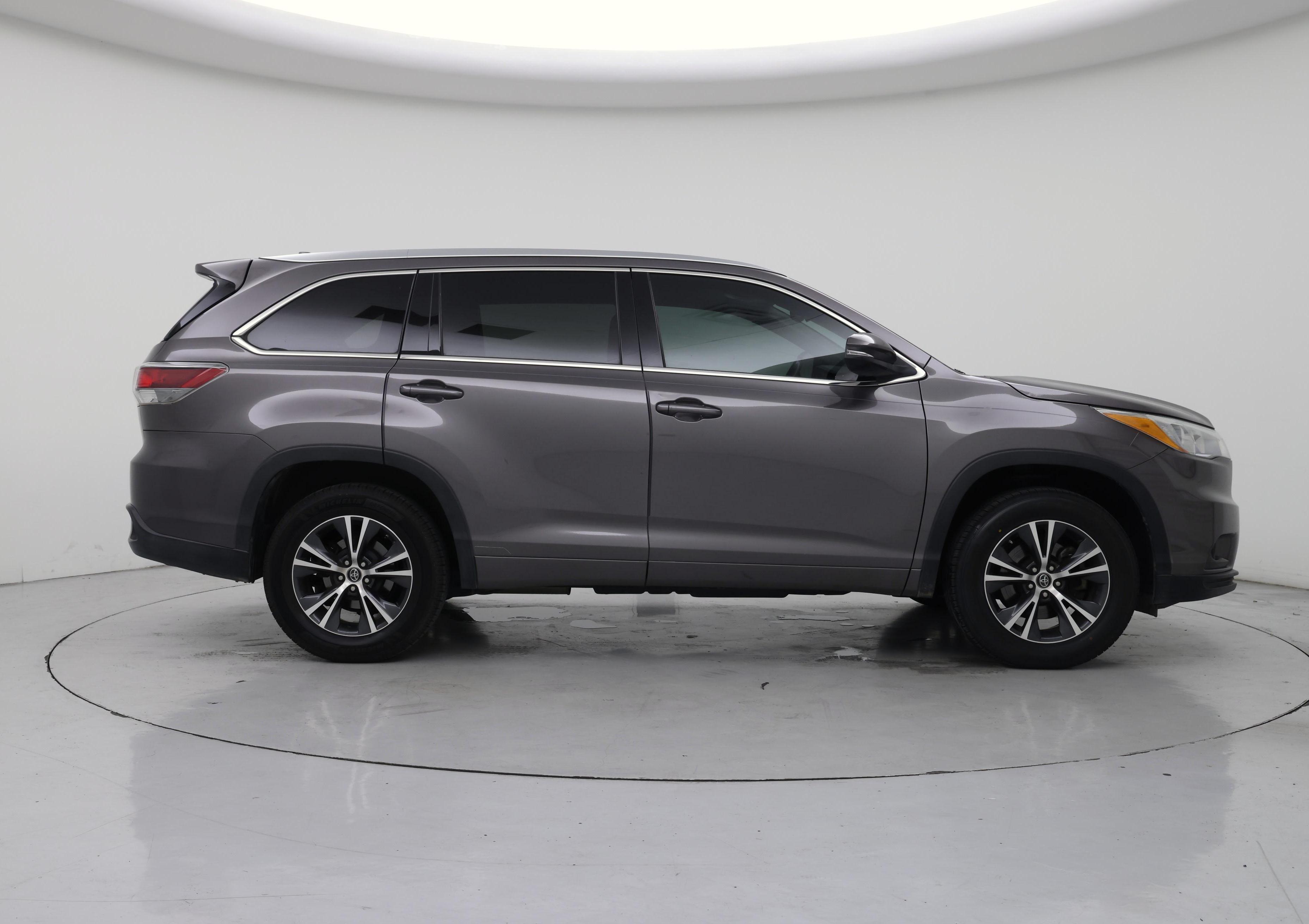 Thumbnail: 2016 Toyota Highlander - 7