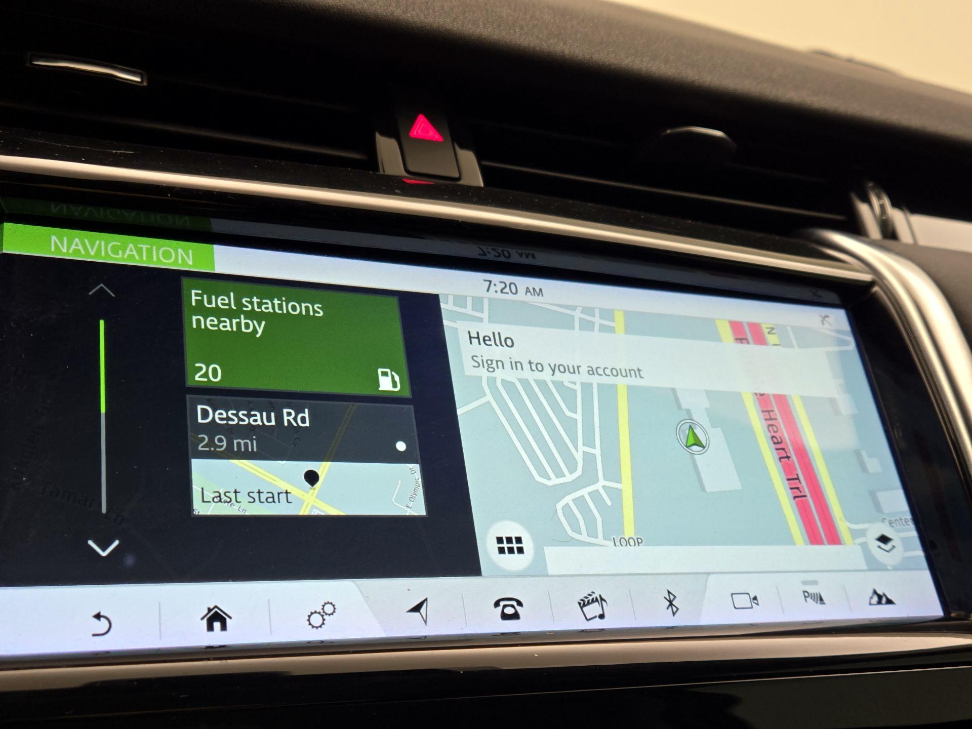 Thumbnail: 2020 Land Rover Discovery Sport - 13