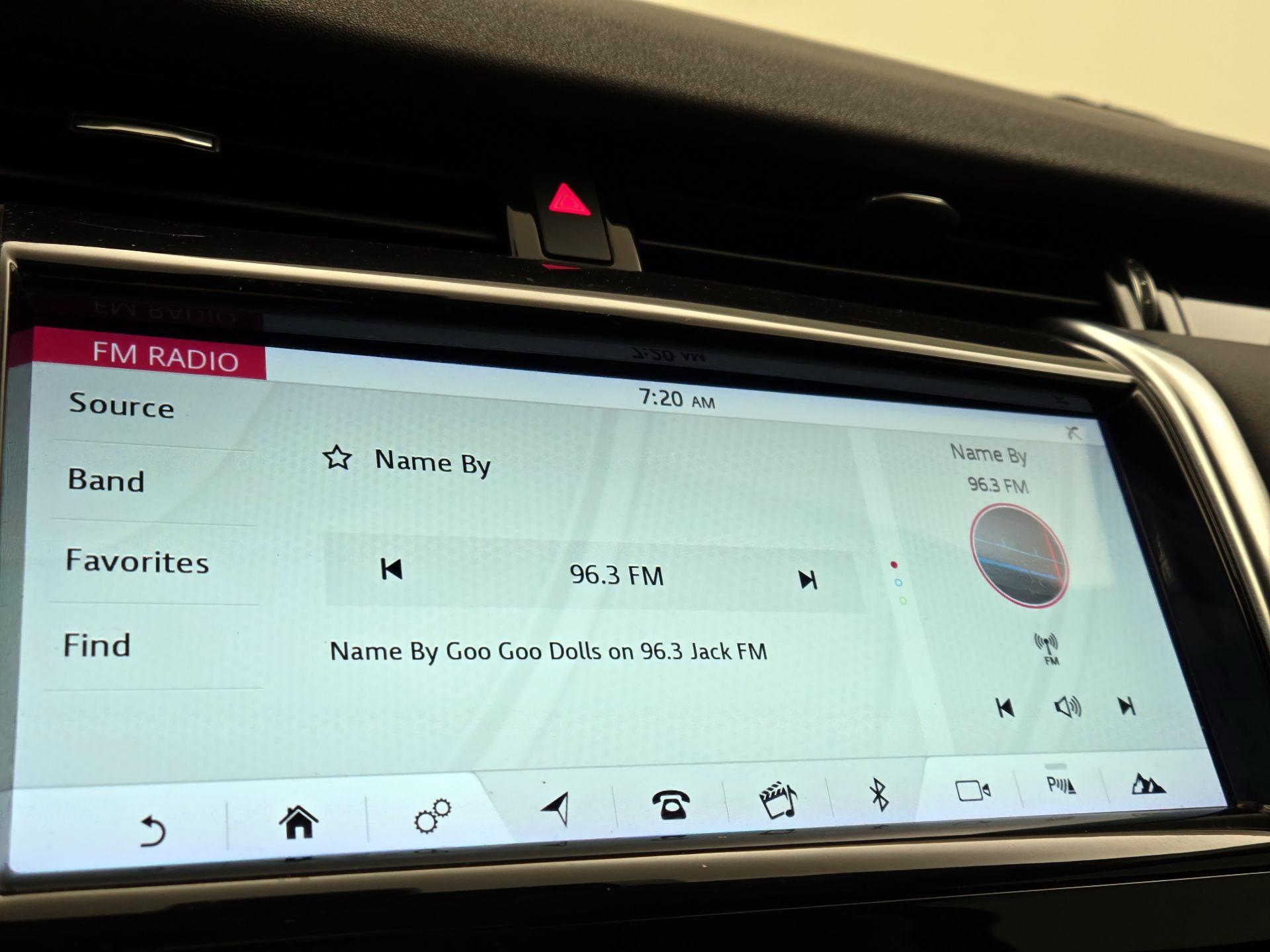 Thumbnail: 2020 Land Rover Discovery Sport - 15