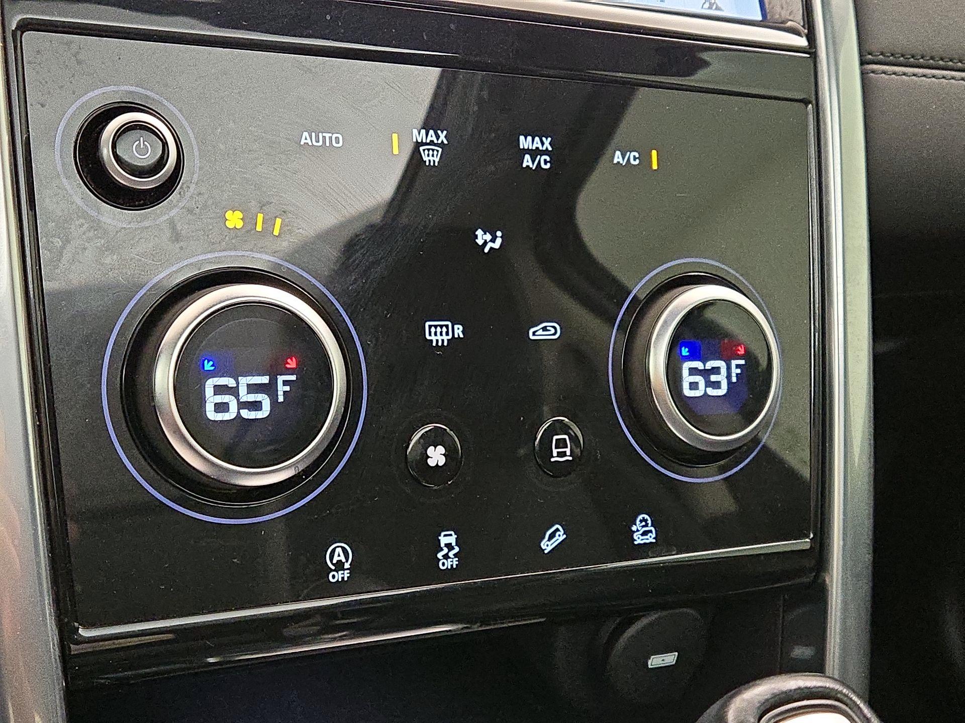 Thumbnail: 2020 Land Rover Discovery Sport - 16