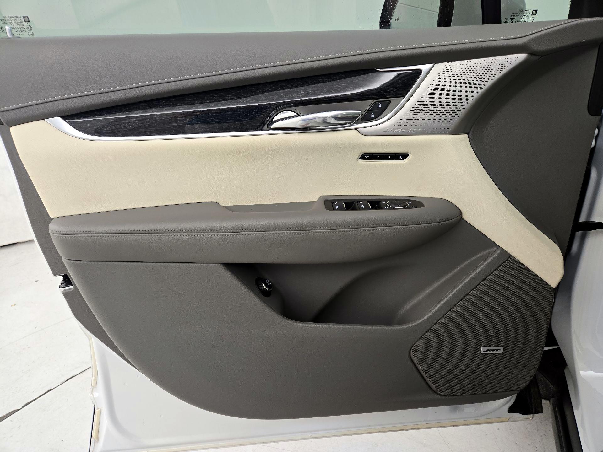 Thumbnail: 2021 Cadillac XT6 - 12