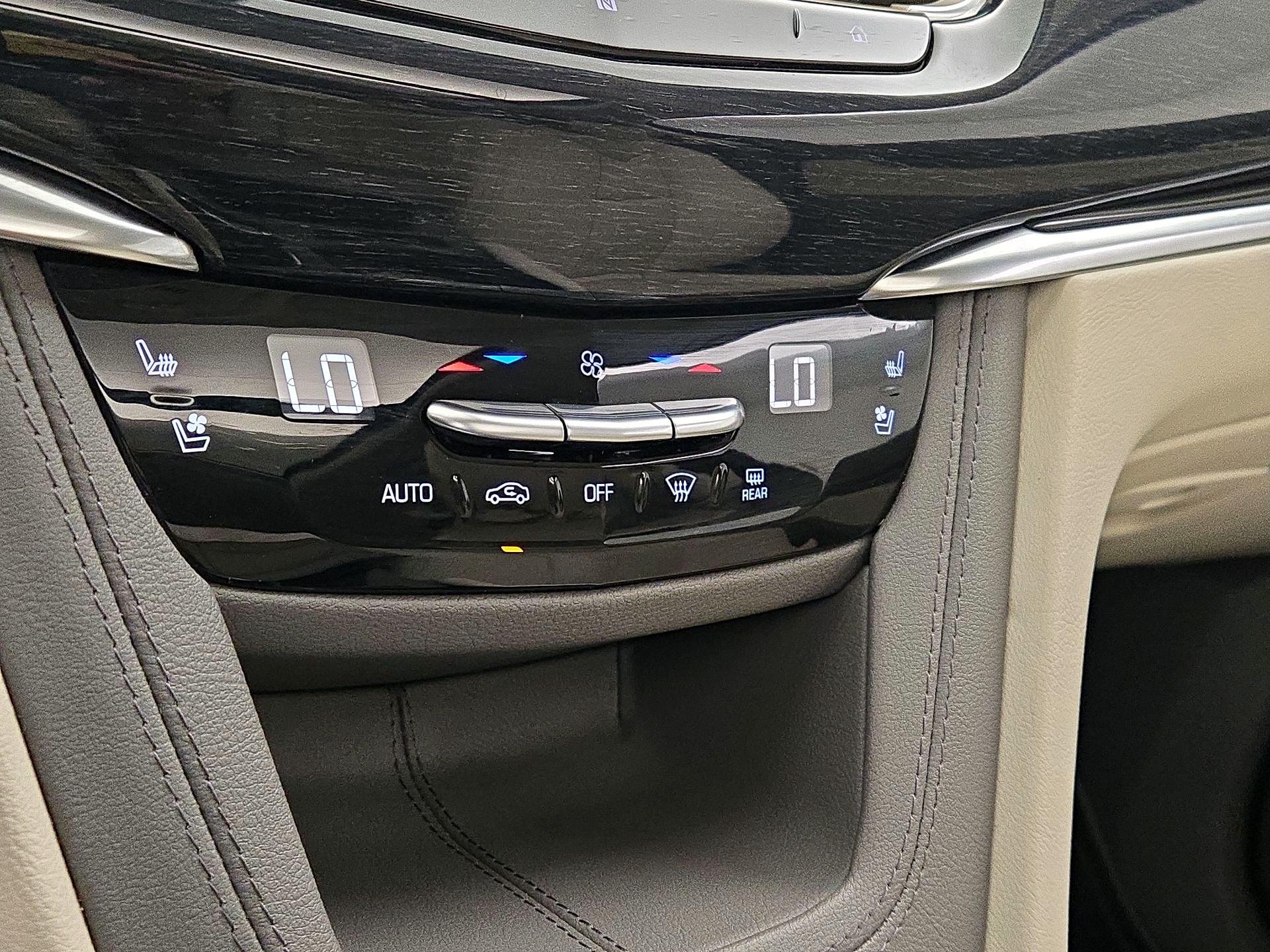 Thumbnail: 2021 Cadillac XT6 - 17