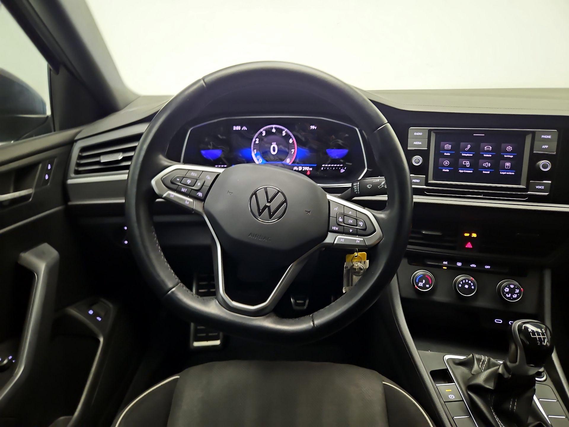 Thumbnail: 2023 Volkswagen Jetta - 10