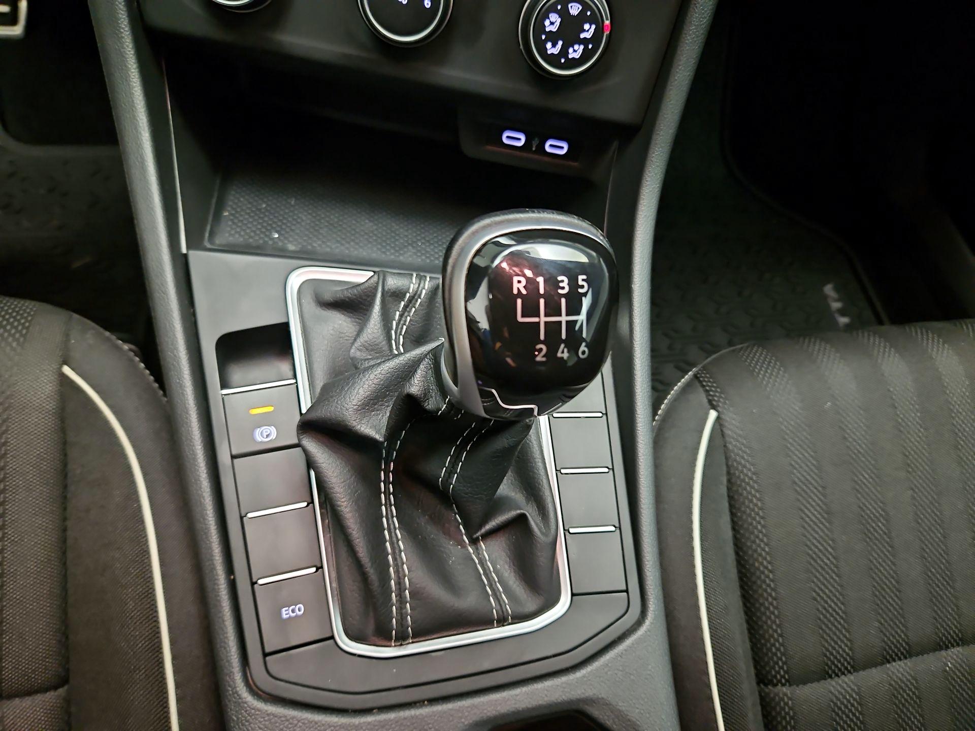 Thumbnail: 2023 Volkswagen Jetta - 17