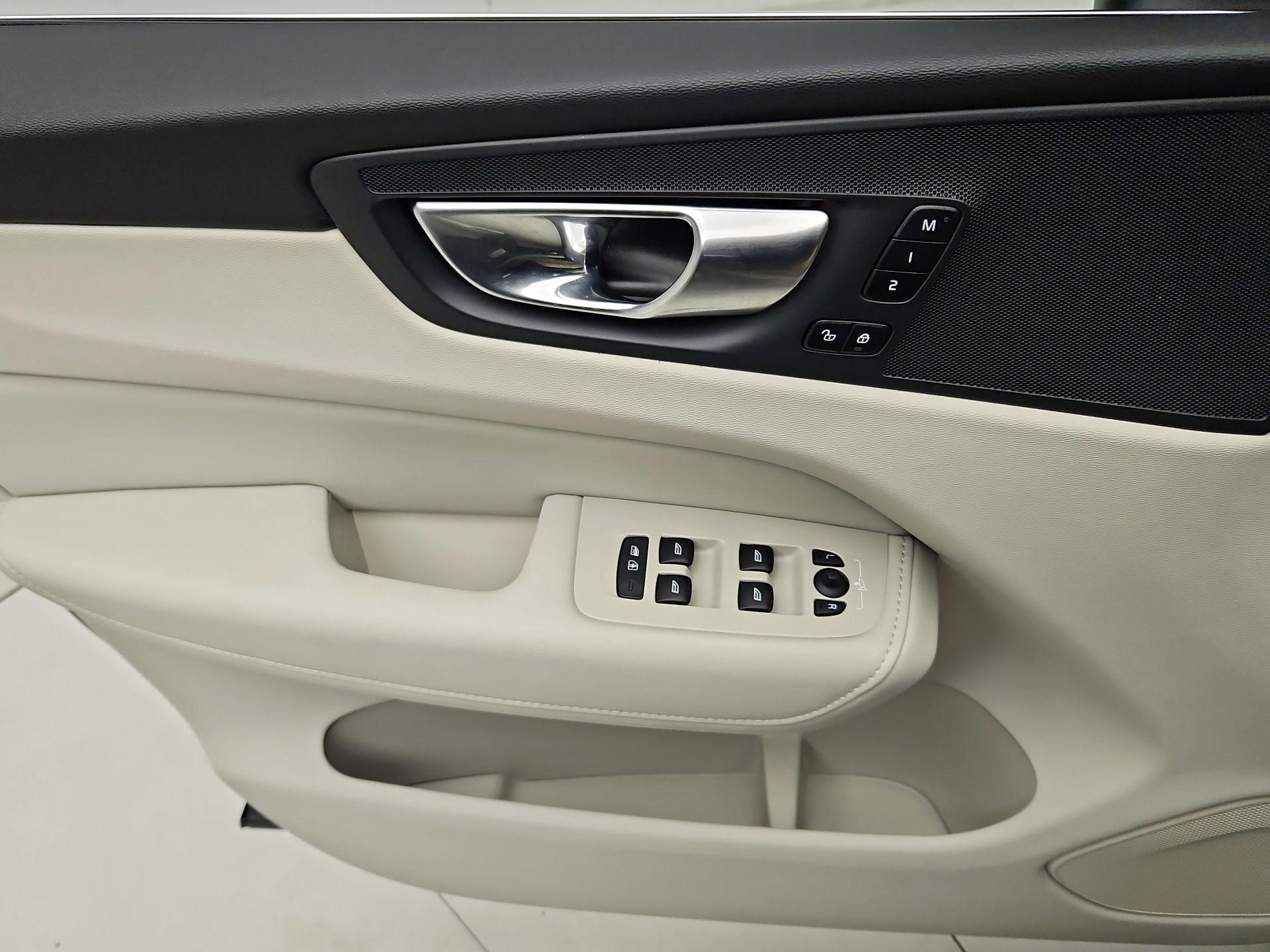 Thumbnail: 2023 Volvo XC60 - 12