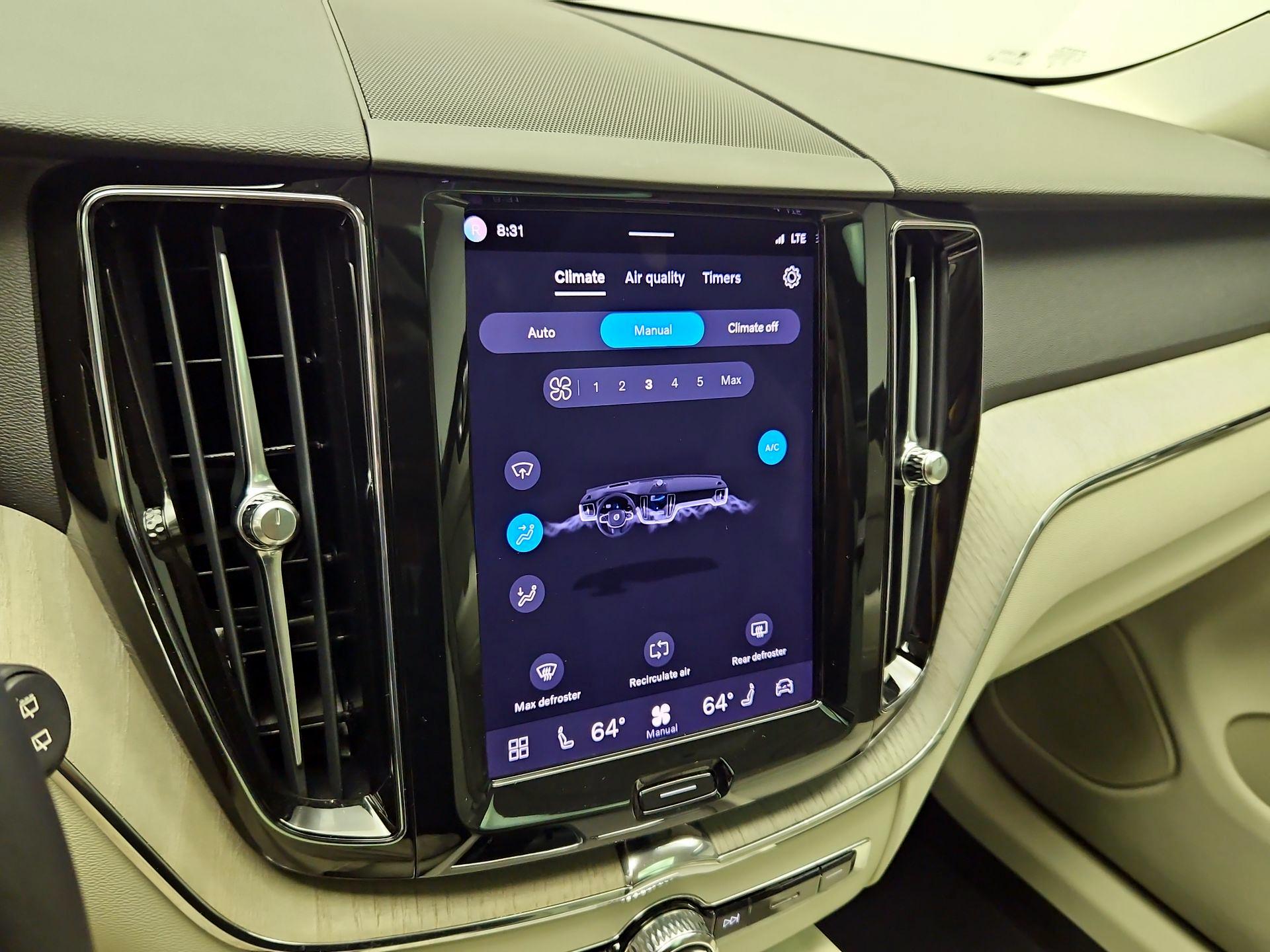 Thumbnail: 2023 Volvo XC60 - 16