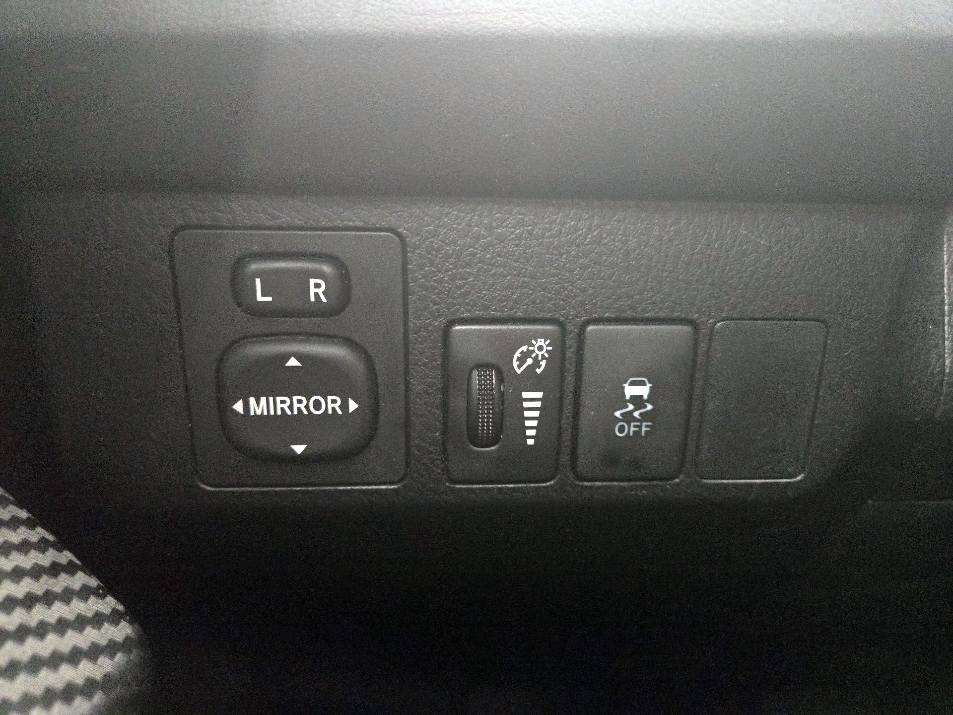 Thumbnail: 2015 Toyota RAV4 - 13