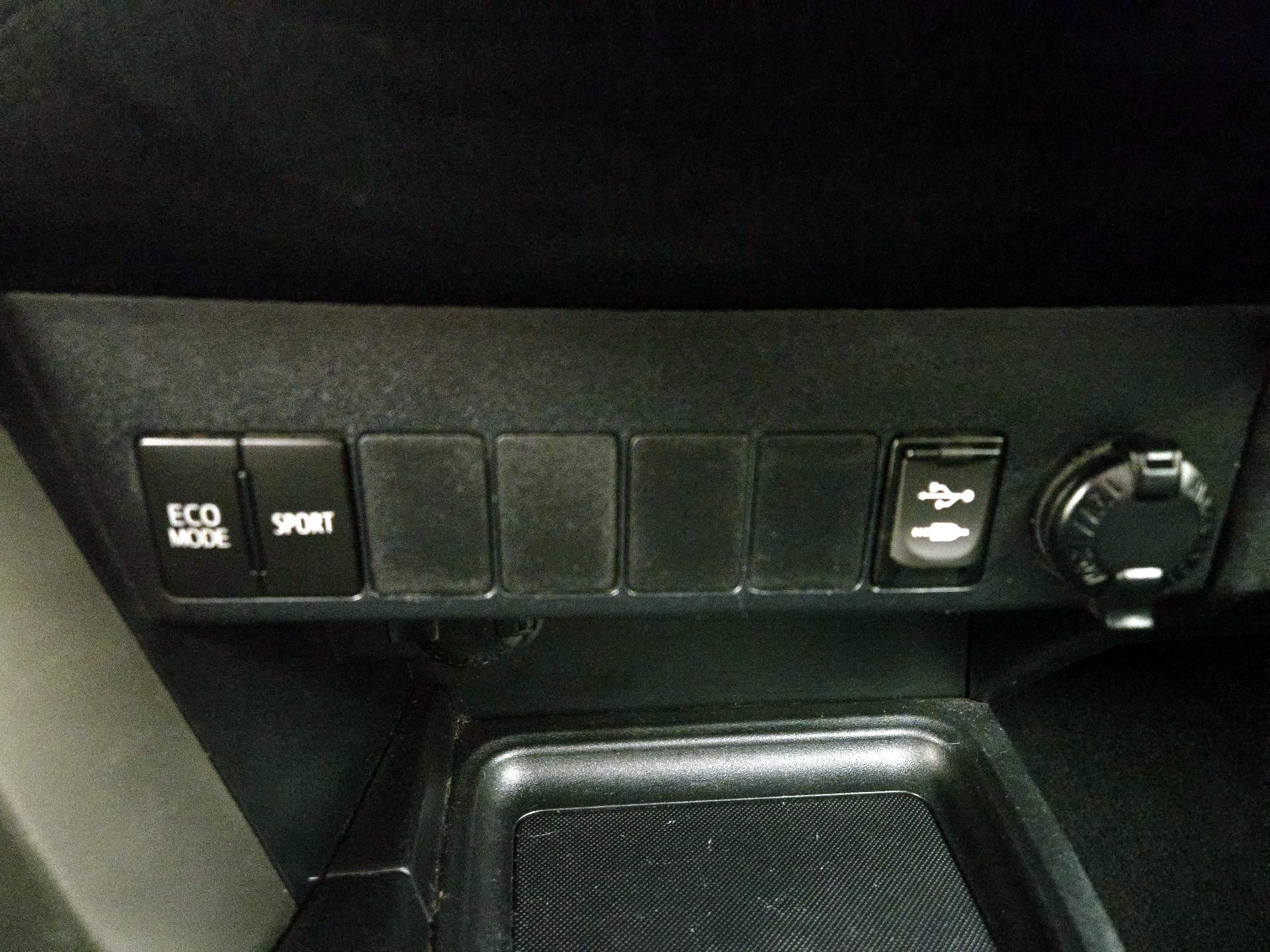 Thumbnail: 2015 Toyota RAV4 - 18