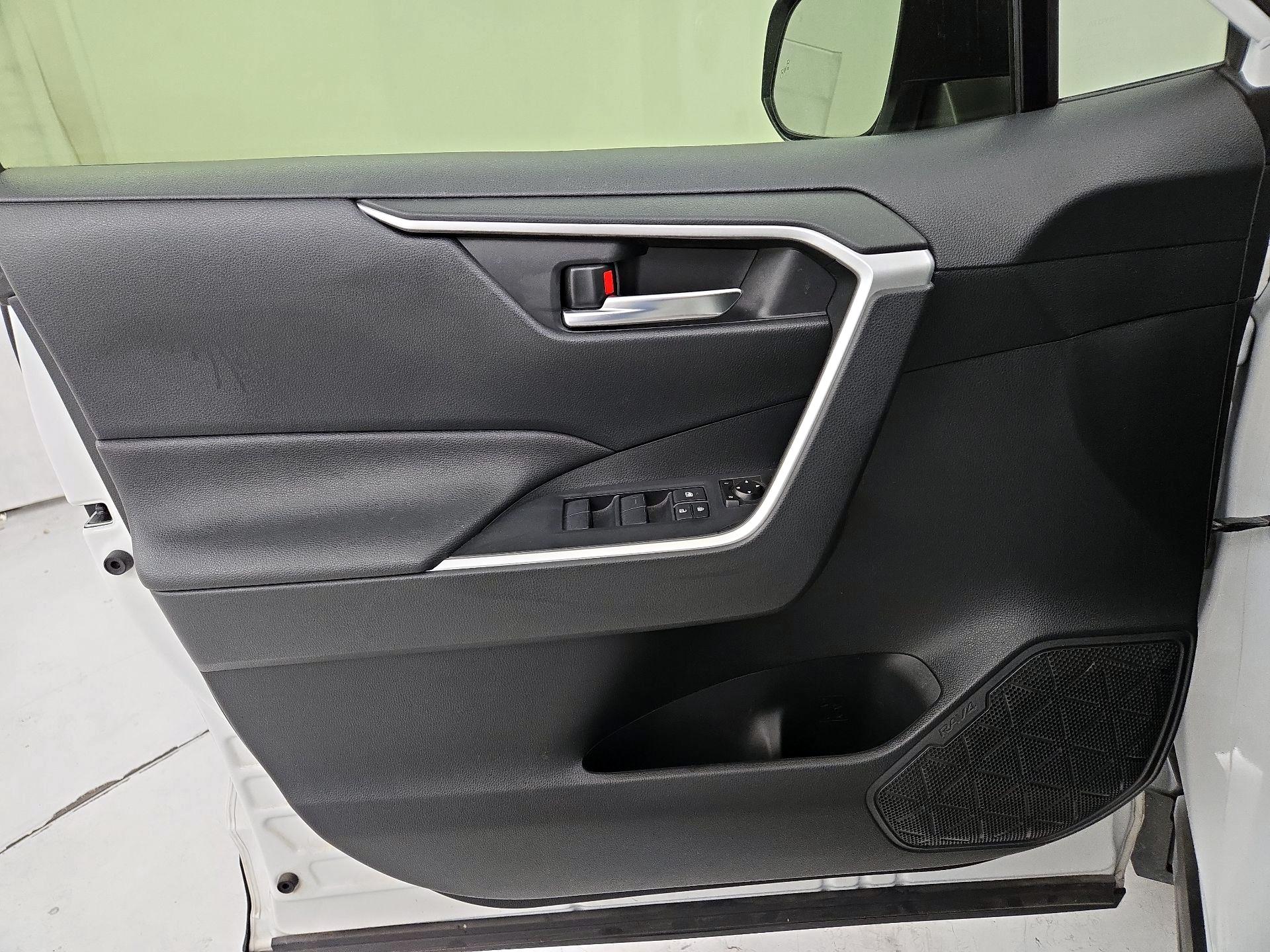 Thumbnail: 2019 Toyota RAV4 - 12
