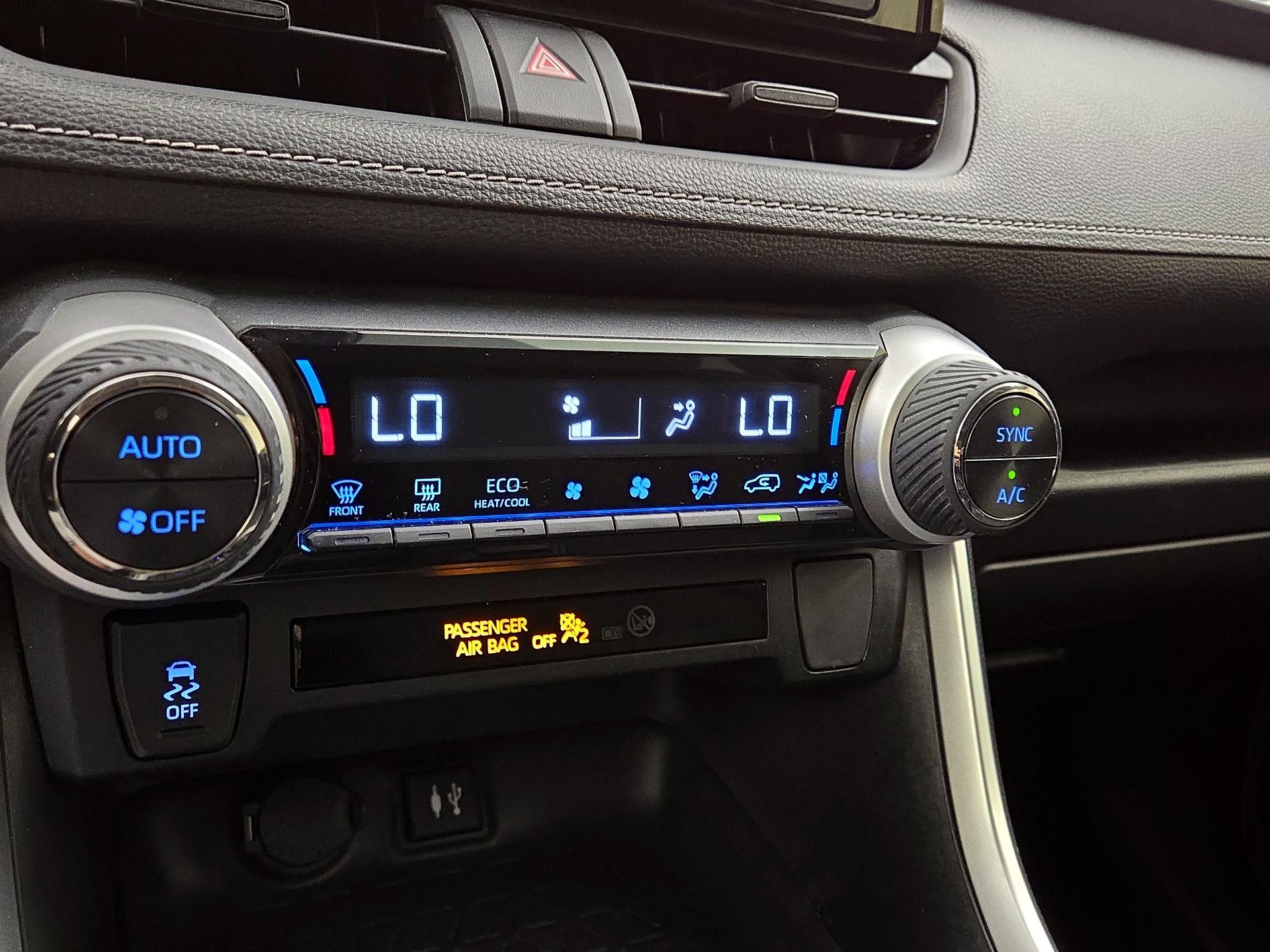 Thumbnail: 2019 Toyota RAV4 - 16