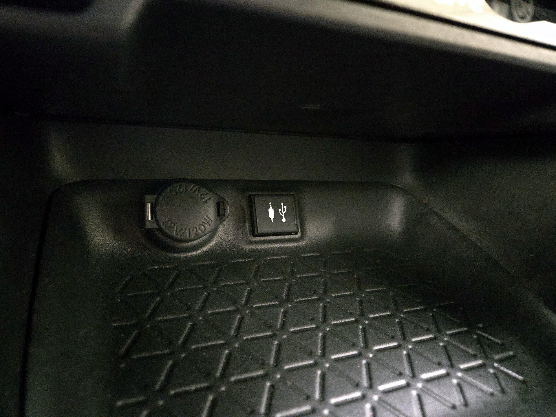 Thumbnail: 2019 Toyota RAV4 - 18