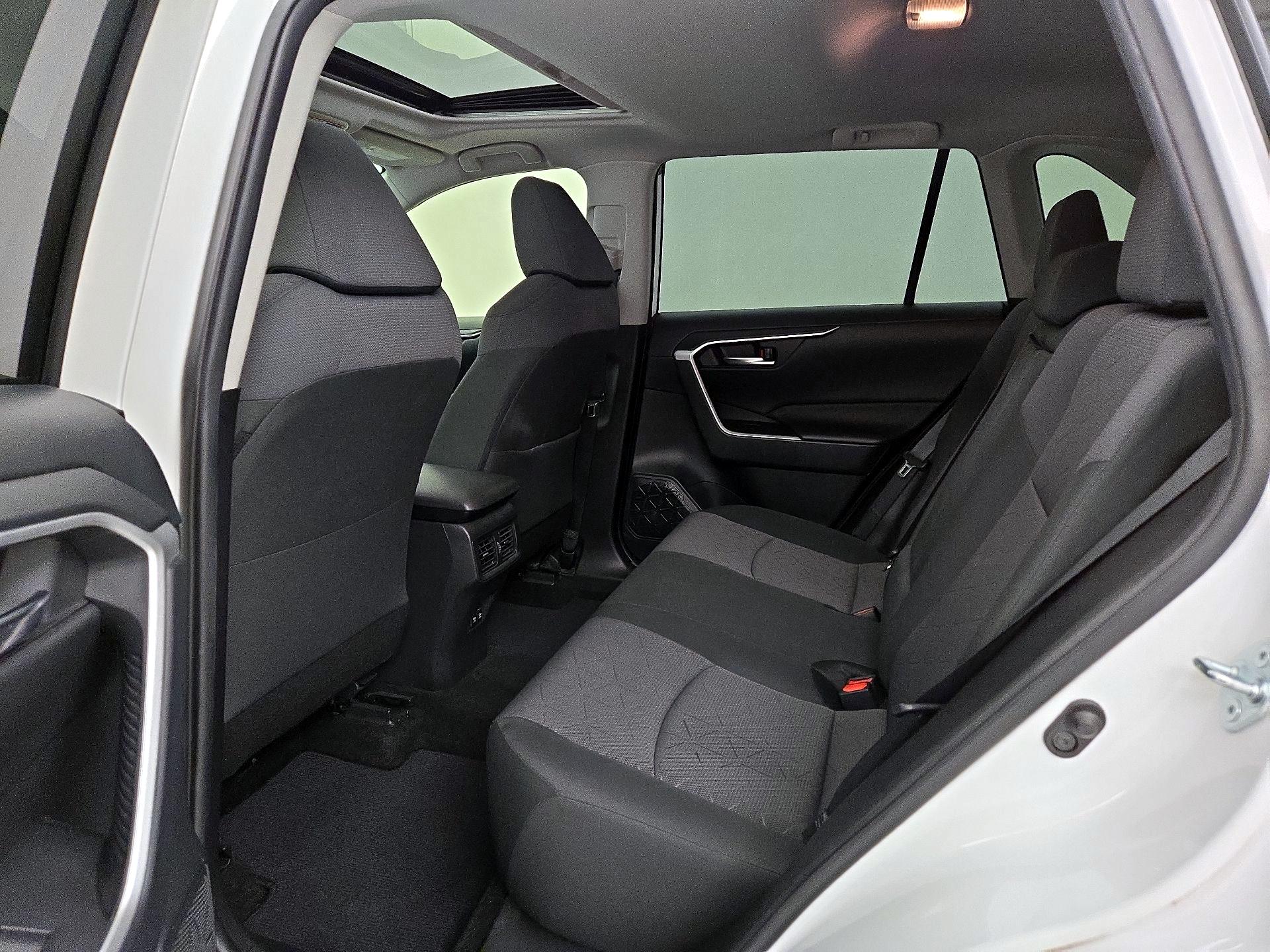 Thumbnail: 2019 Toyota RAV4 - 20