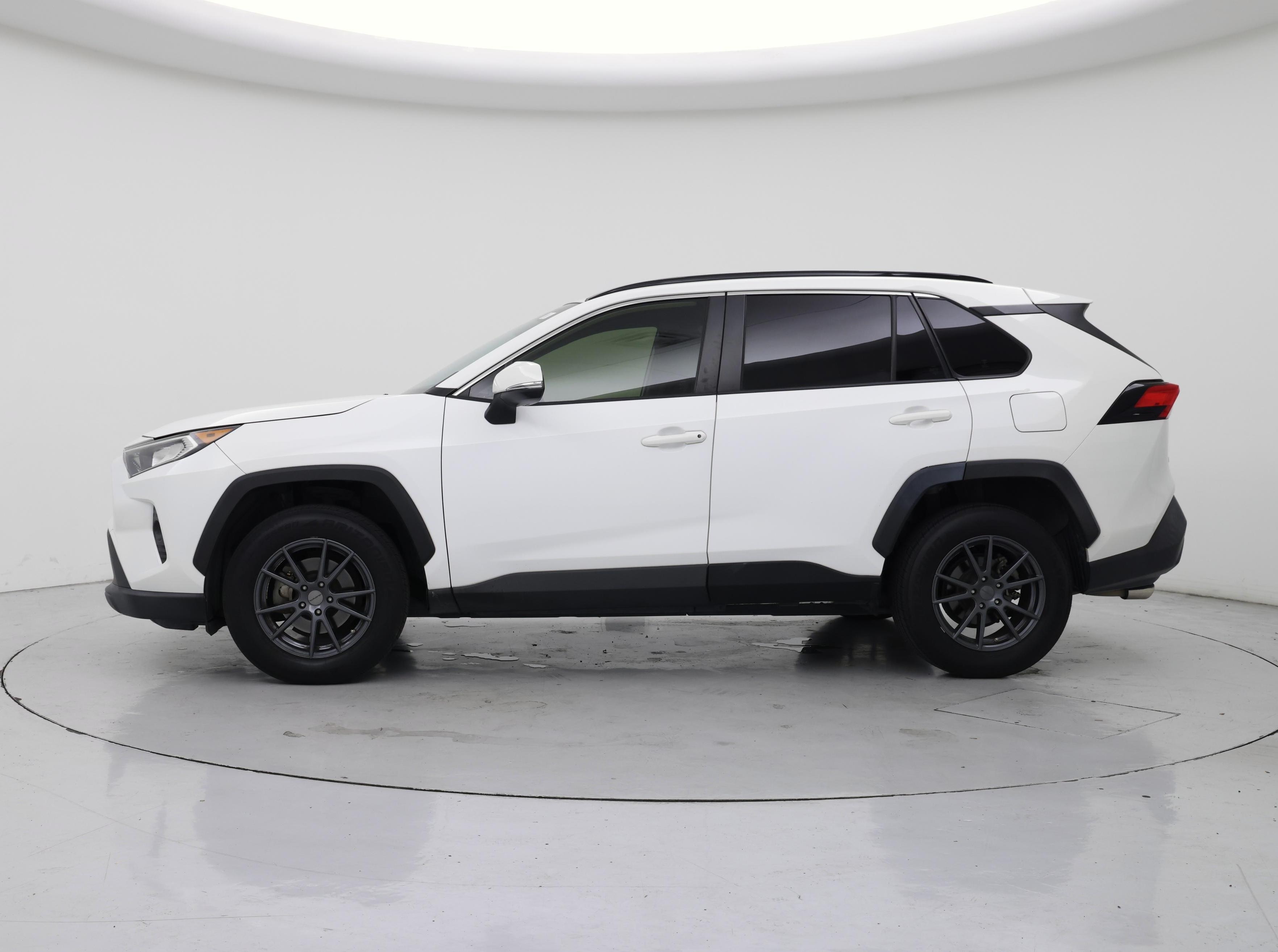 Thumbnail: 2019 Toyota RAV4 - 3