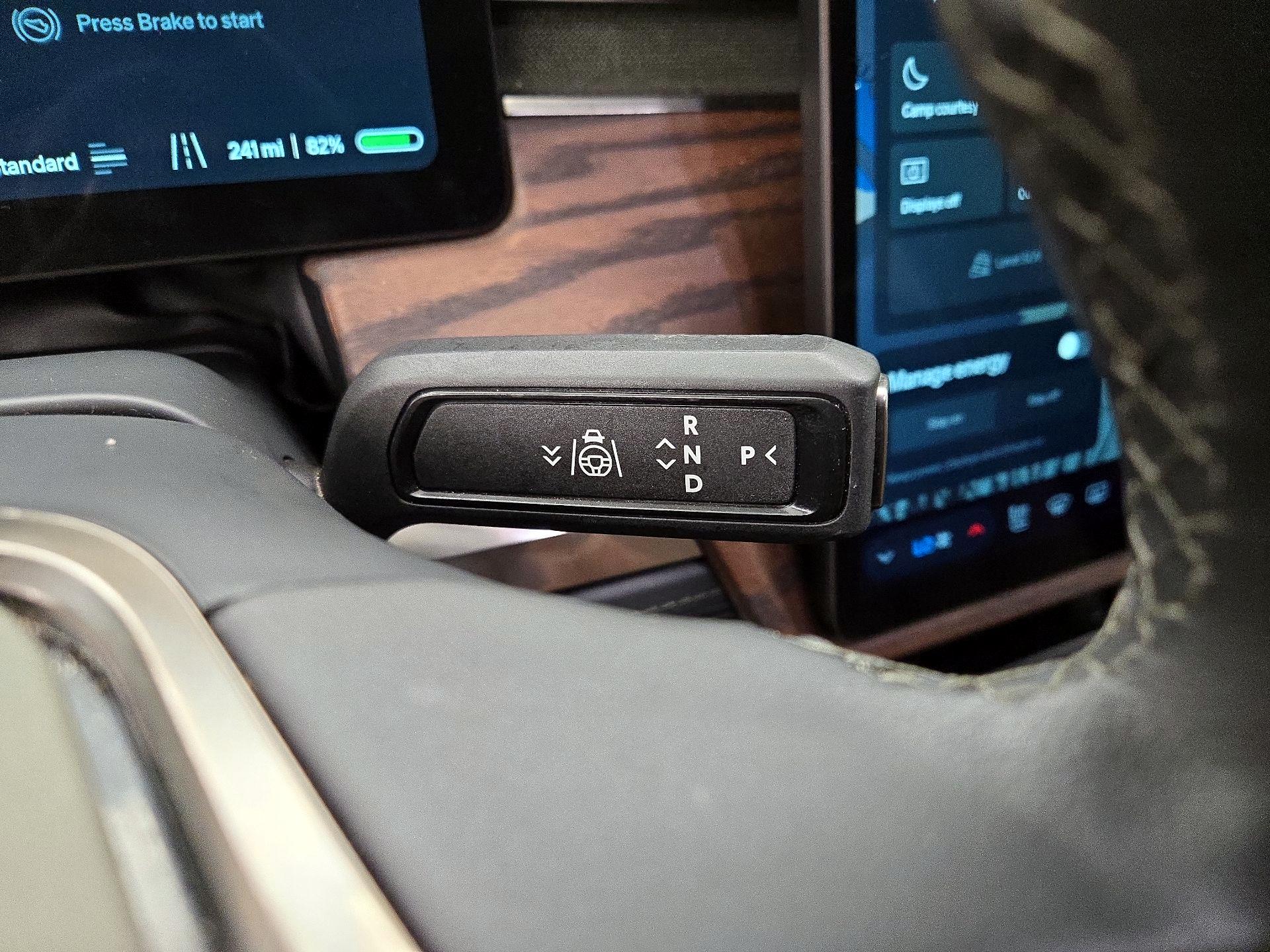 Thumbnail: 2023 Rivian R1S - 17
