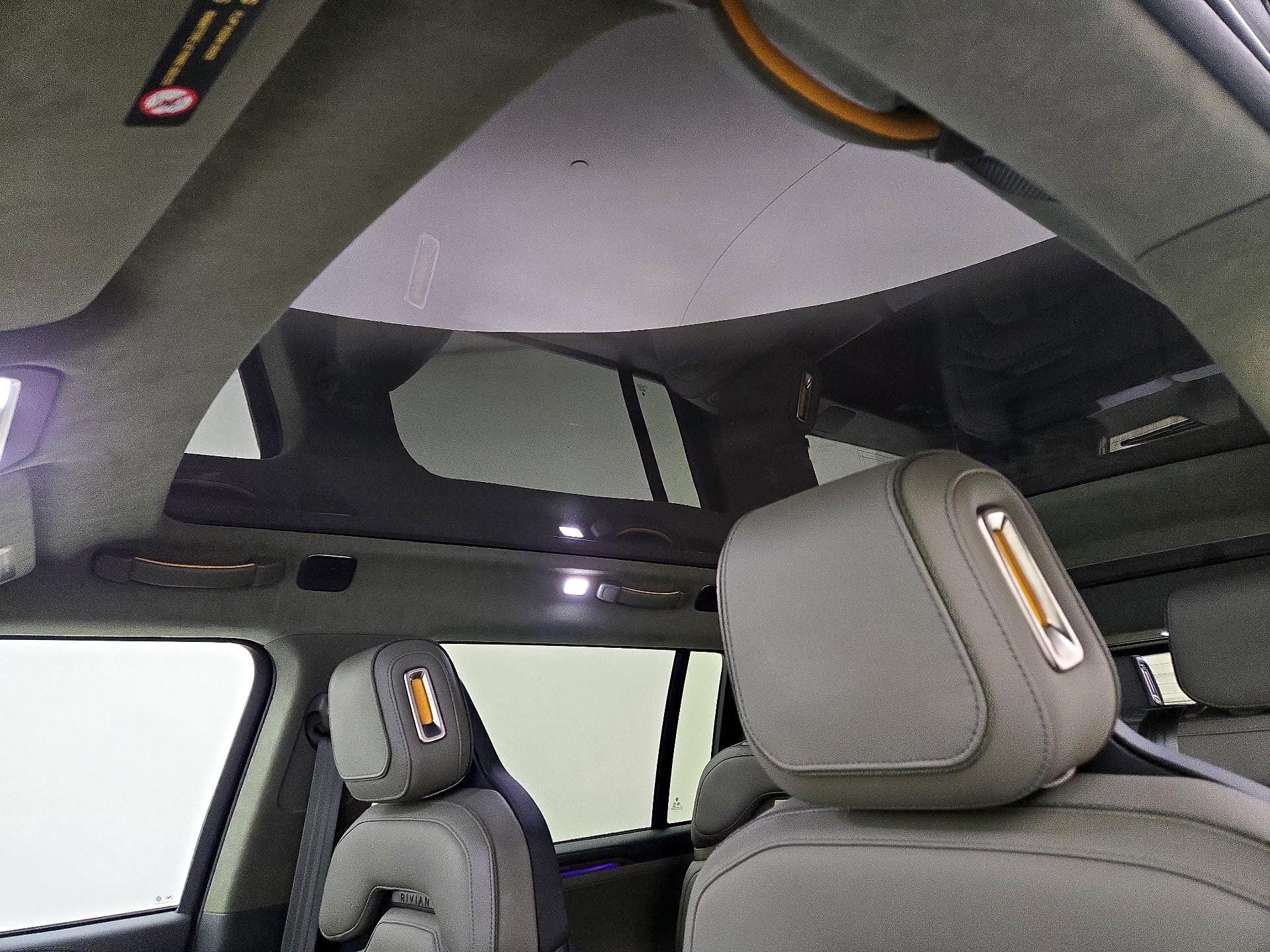 Thumbnail: 2023 Rivian R1S - 19