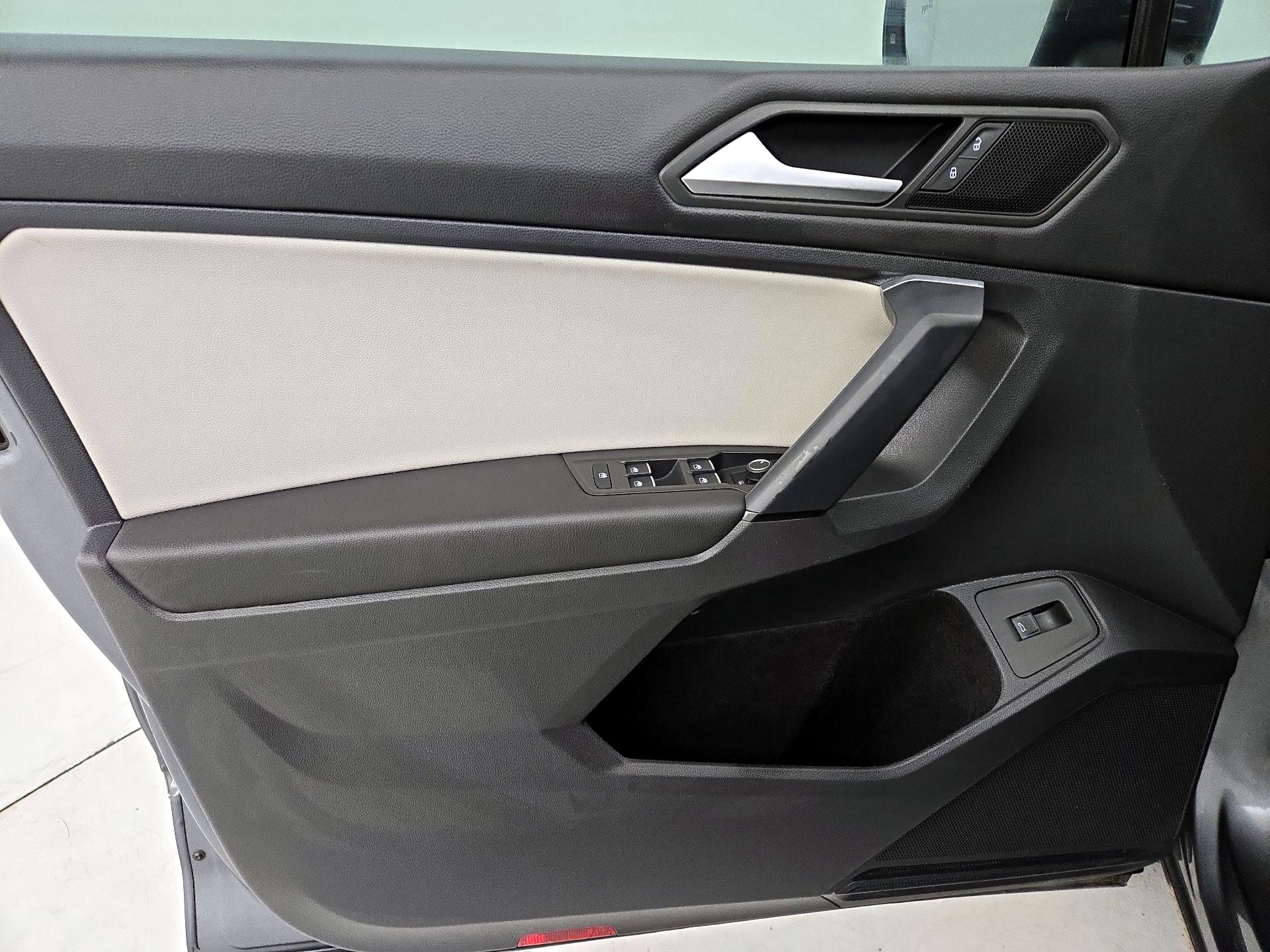 Thumbnail: 2019 Volkswagen Tiguan - 12
