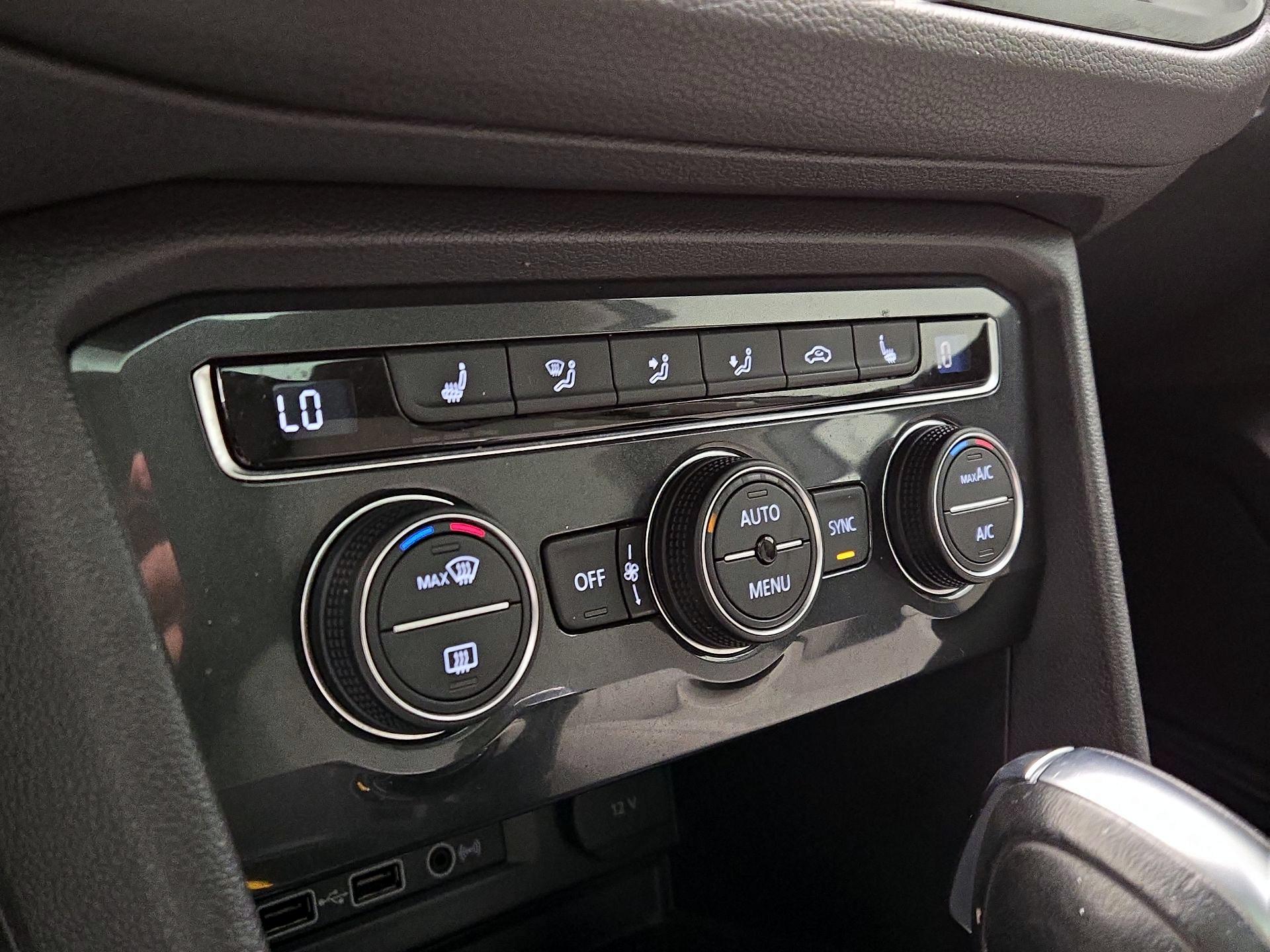 Thumbnail: 2019 Volkswagen Tiguan - 17