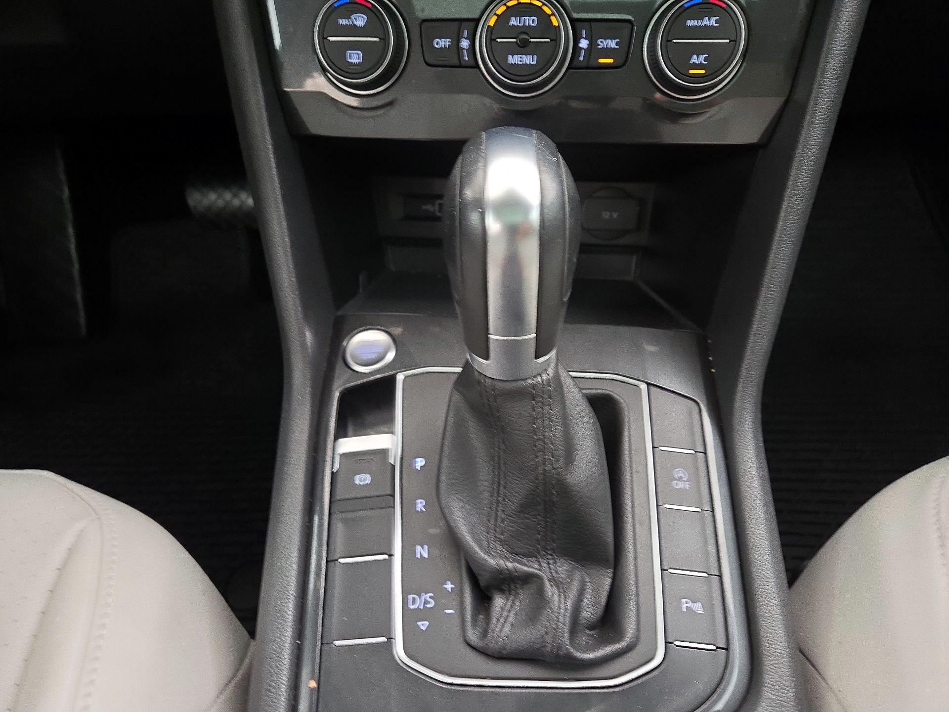 Thumbnail: 2019 Volkswagen Tiguan - 18