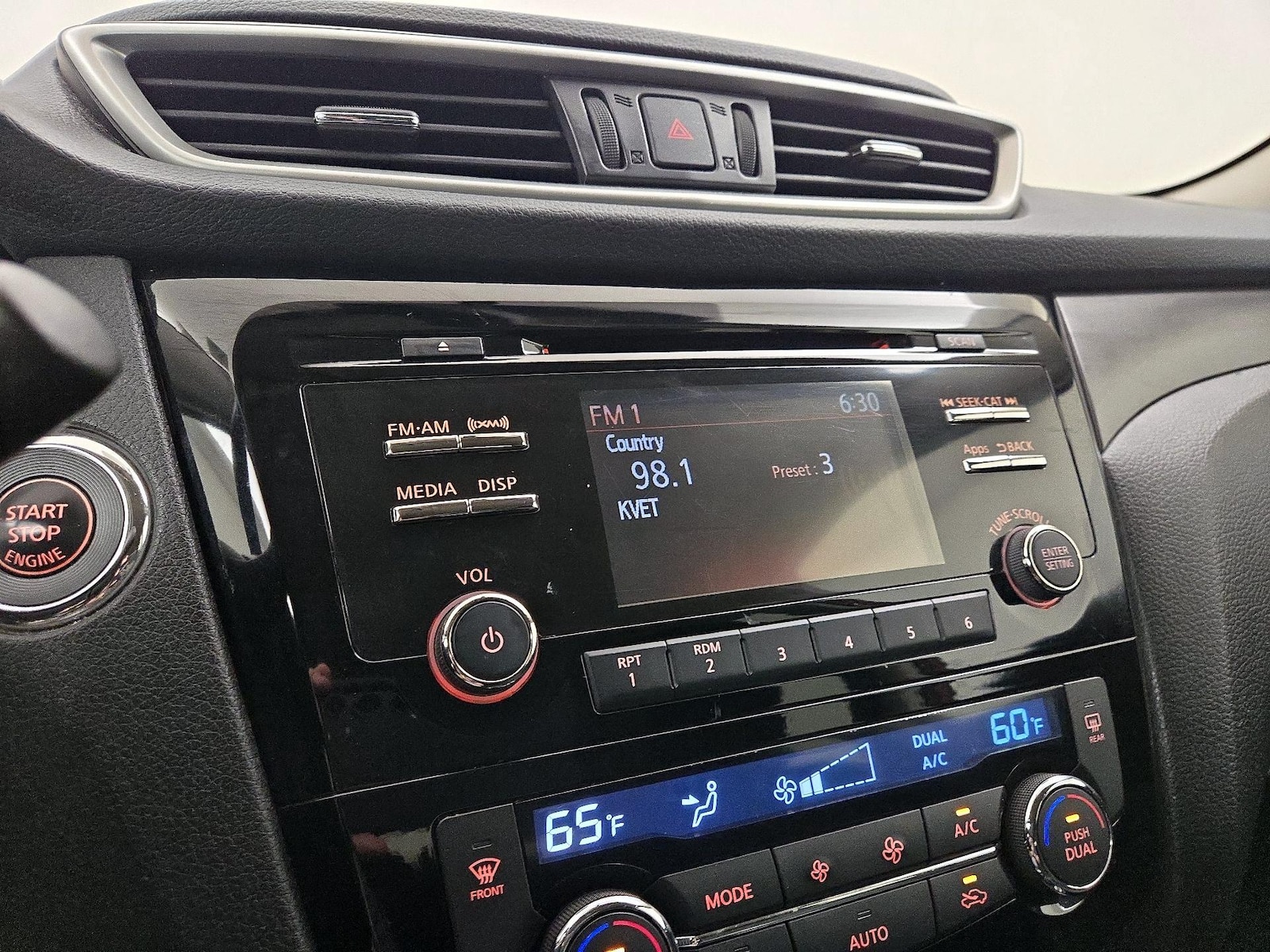 2015 Nissan Rogue SV - Photo 16