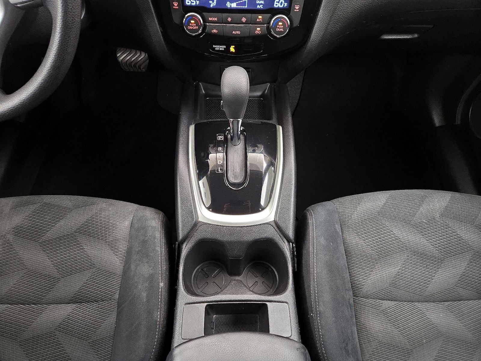 2015 Nissan Rogue SV - Photo 18