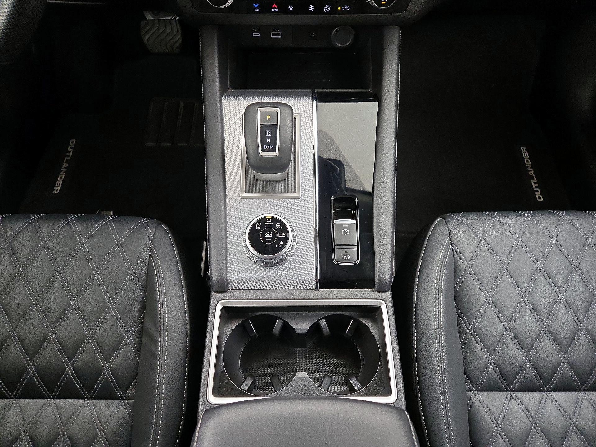 Thumbnail: 2022 Mitsubishi Outlander - 18